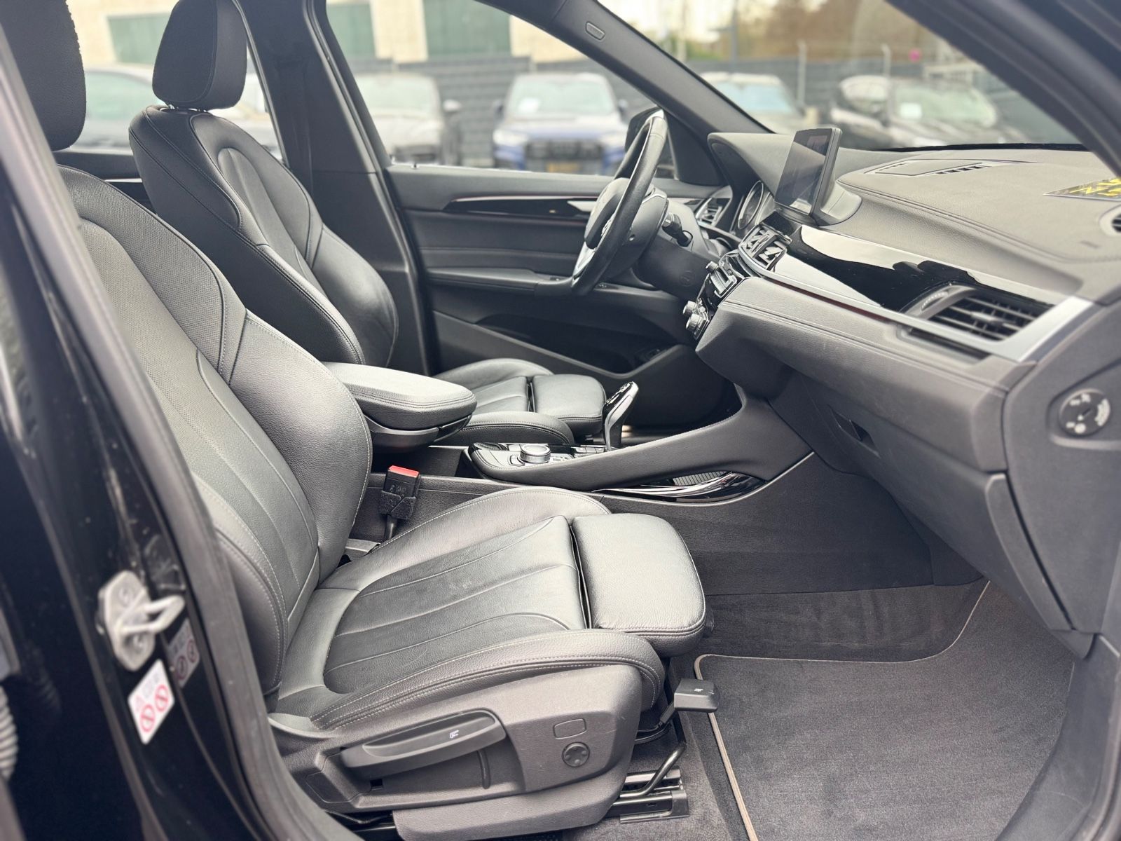 Fahrzeugabbildung BMW X1 xDrive 25 i XLINE*FACELIFT*1.HD*LED*LEDER*AUT