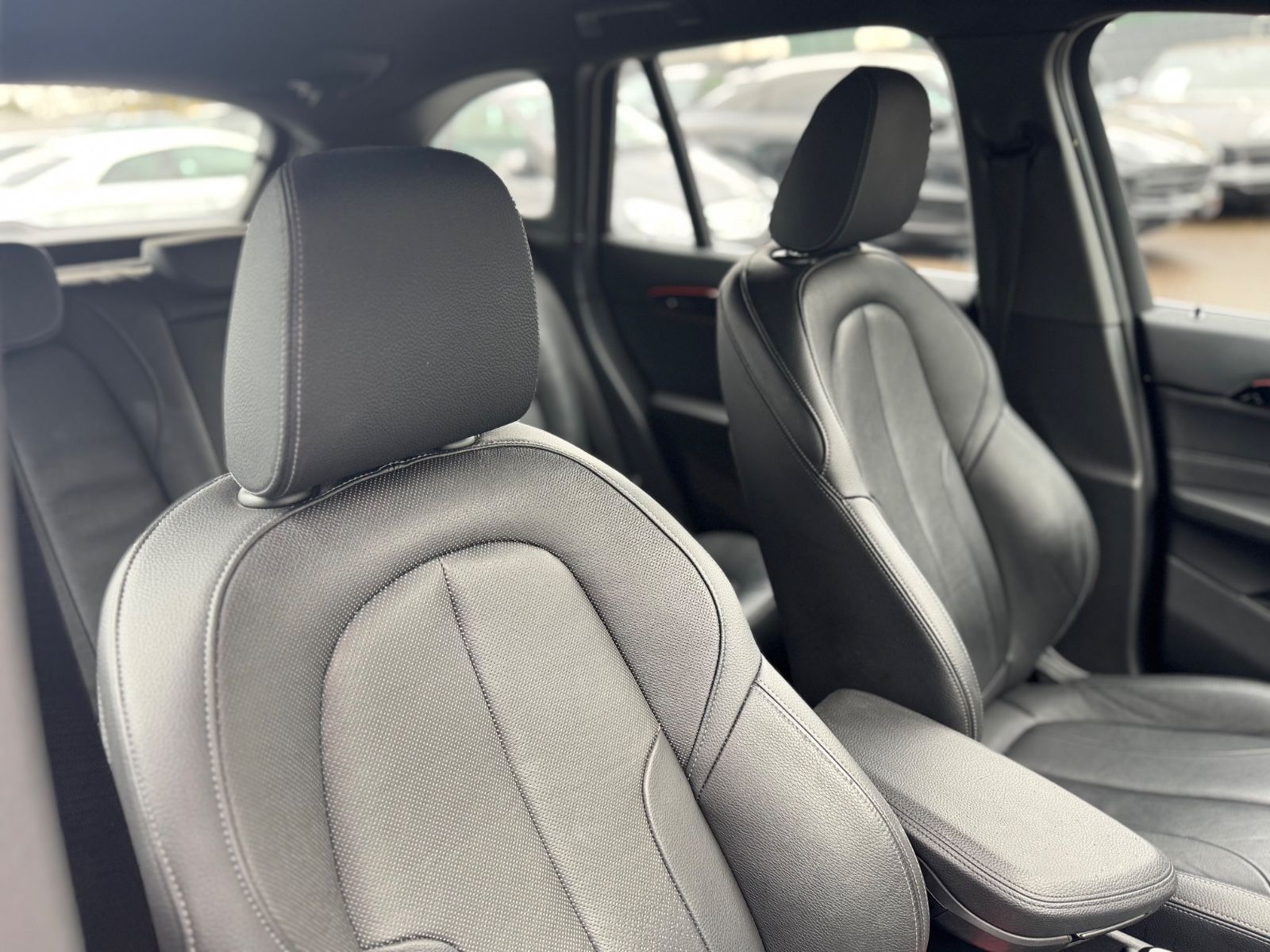 Fahrzeugabbildung BMW X1 xDrive 25 i XLINE*FACELIFT*1.HD*LED*LEDER*AUT