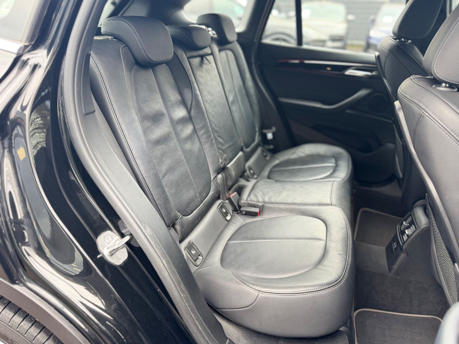 Fahrzeugabbildung BMW X1 xDrive 25 i XLINE*FACELIFT*1.HD*LED*LEDER*AUT