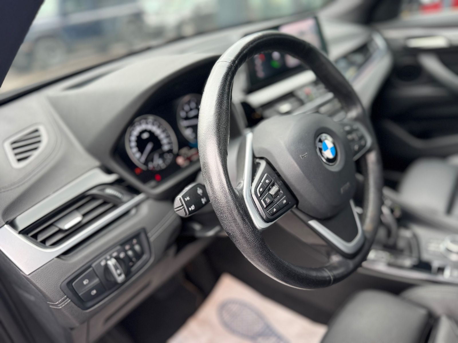 Fahrzeugabbildung BMW X1 xDrive 25 i XLINE*FACELIFT*1.HD*LED*LEDER*AUT