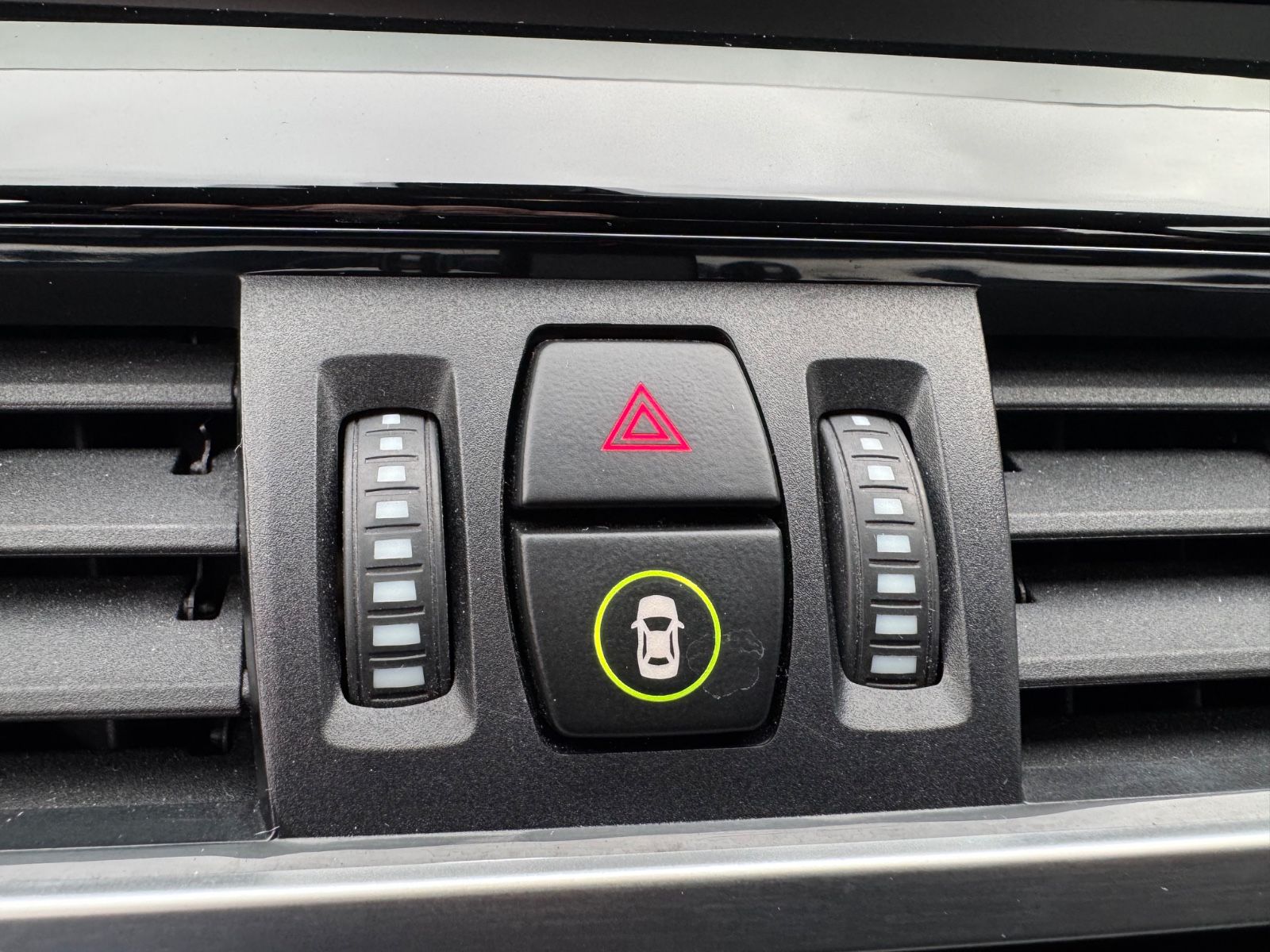 Fahrzeugabbildung BMW X1 xDrive 25 i XLINE*FACELIFT*1.HD*LED*LEDER*AUT