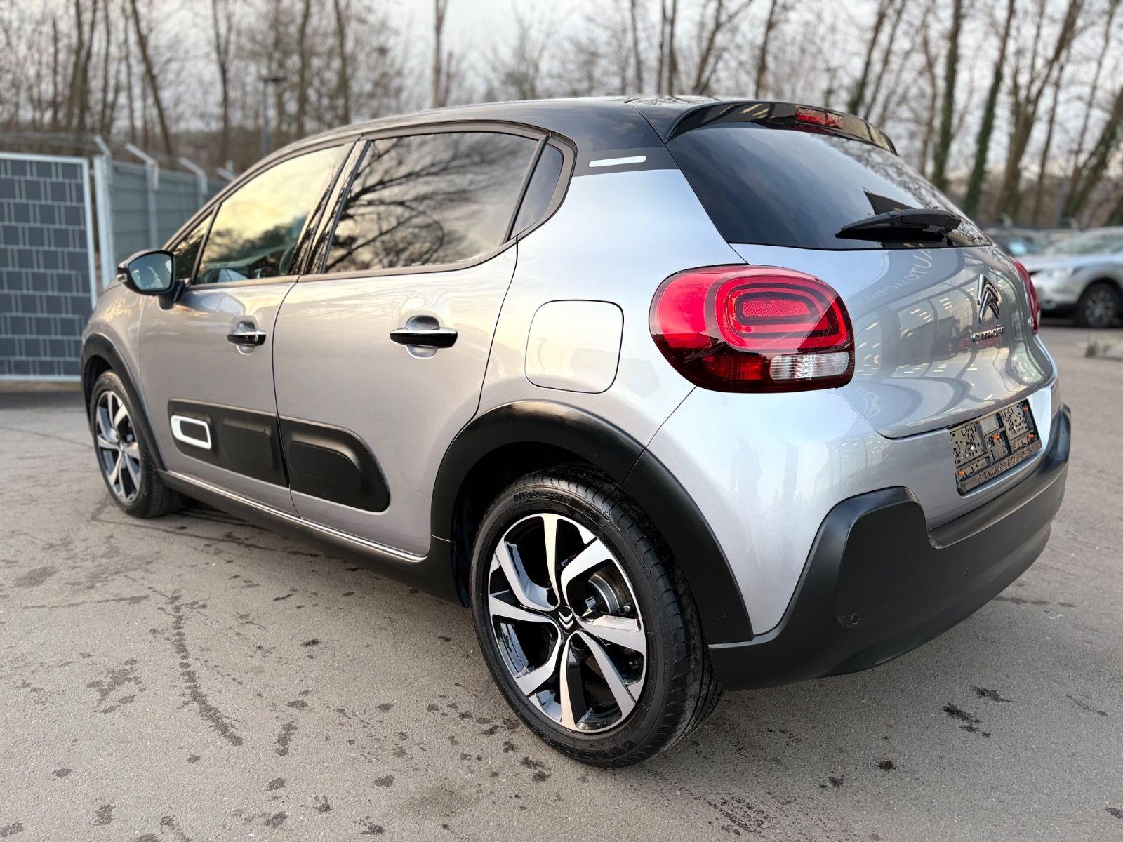 Fahrzeugabbildung Citroën C3 SHINE*STYLE PAKET*AUTOMATIK*KAMERA*NAVI*1.HD