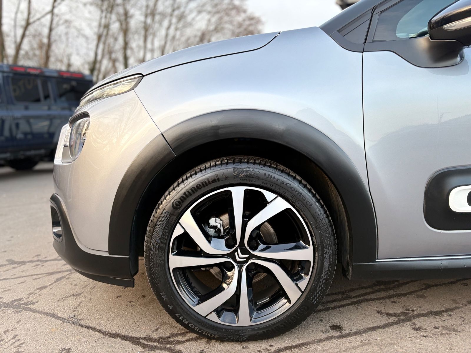 Fahrzeugabbildung Citroën C3 SHINE*STYLE PAKET*AUTOMATIK*KAMERA*NAVI*1.HD