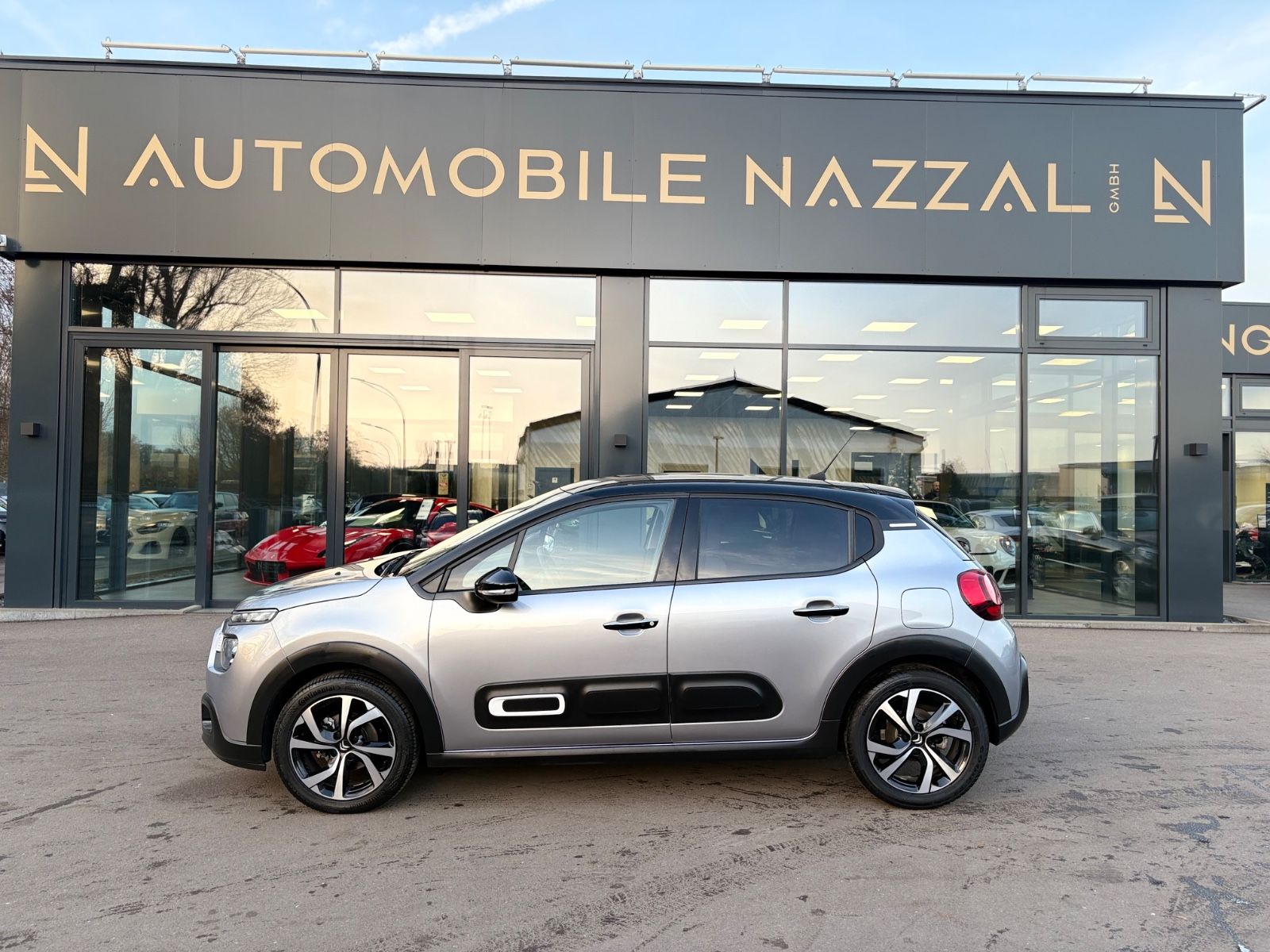 Fahrzeugabbildung Citroën C3 SHINE*STYLE PAKET*AUTOMATIK*KAMERA*NAVI*1.HD