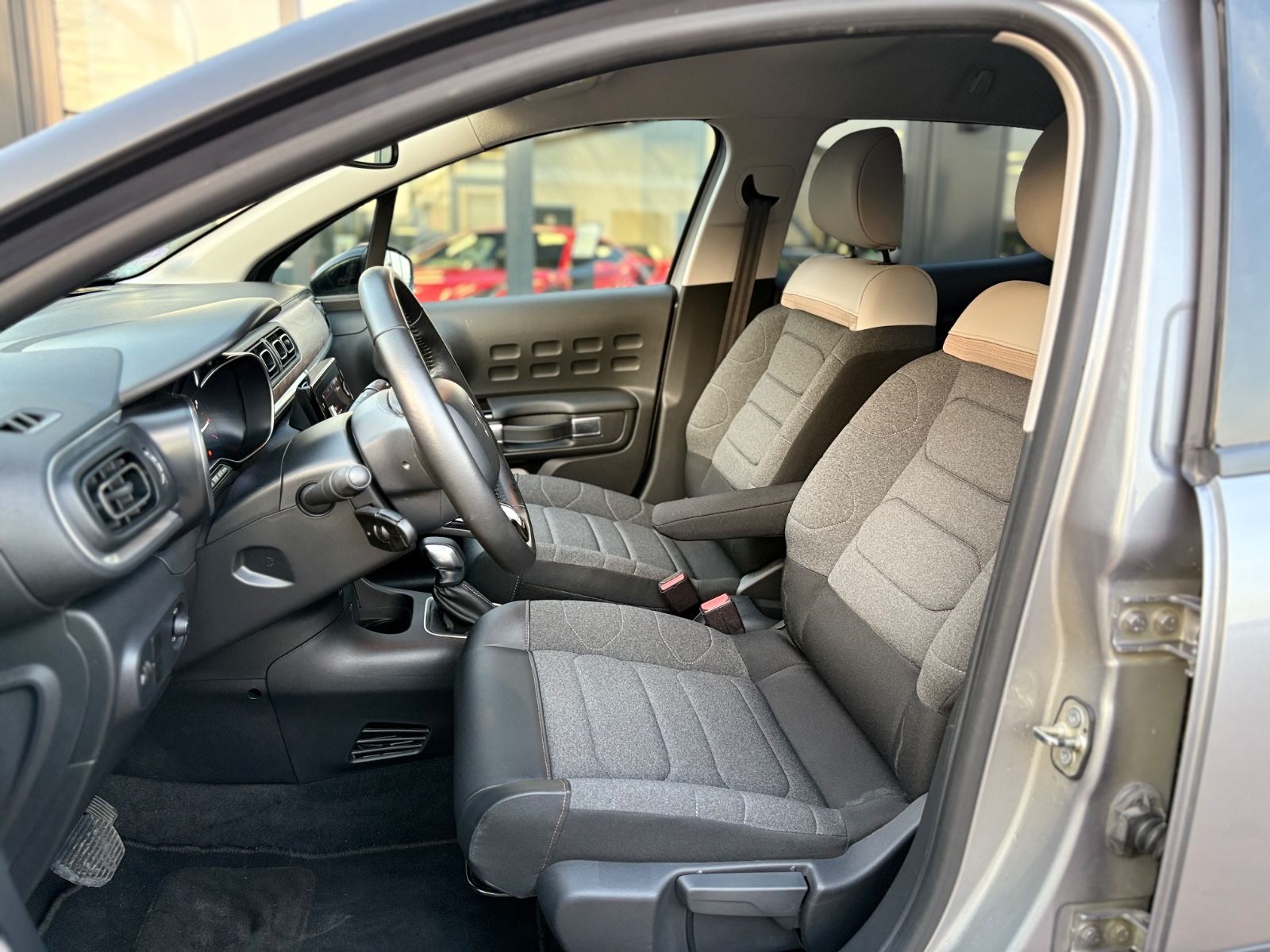 Fahrzeugabbildung Citroën C3 SHINE*STYLE PAKET*AUTOMATIK*KAMERA*NAVI*1.HD