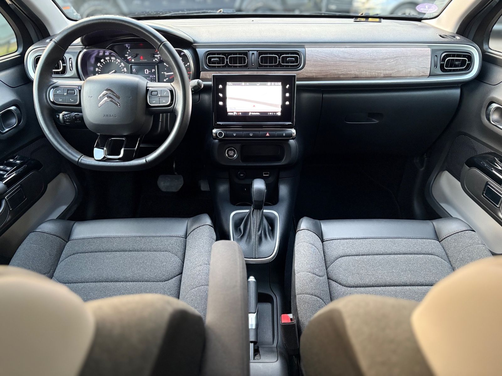 Fahrzeugabbildung Citroën C3 SHINE*STYLE PAKET*AUTOMATIK*KAMERA*NAVI*1.HD