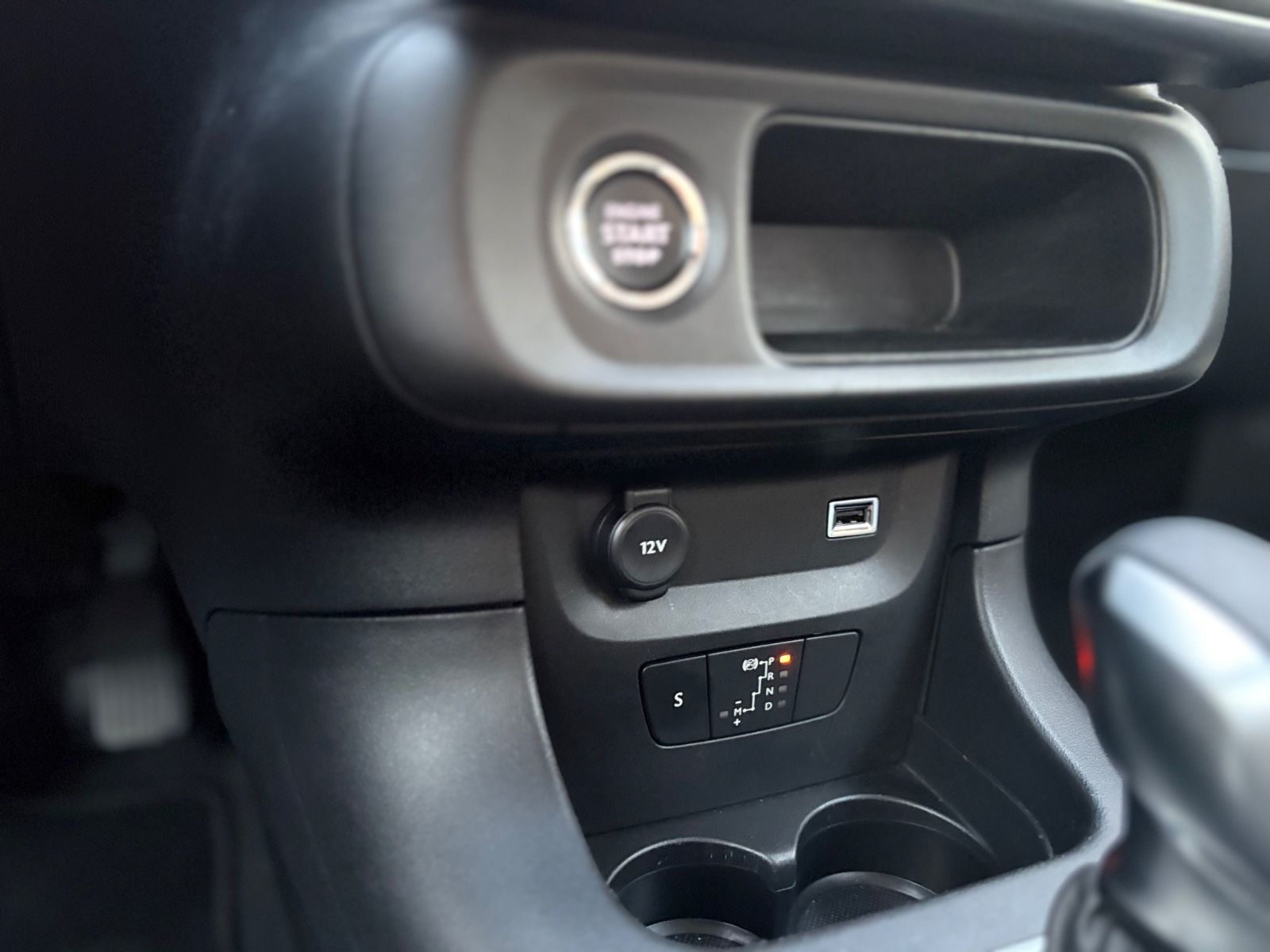 Fahrzeugabbildung Citroën C3 SHINE*STYLE PAKET*AUTOMATIK*KAMERA*NAVI*1.HD