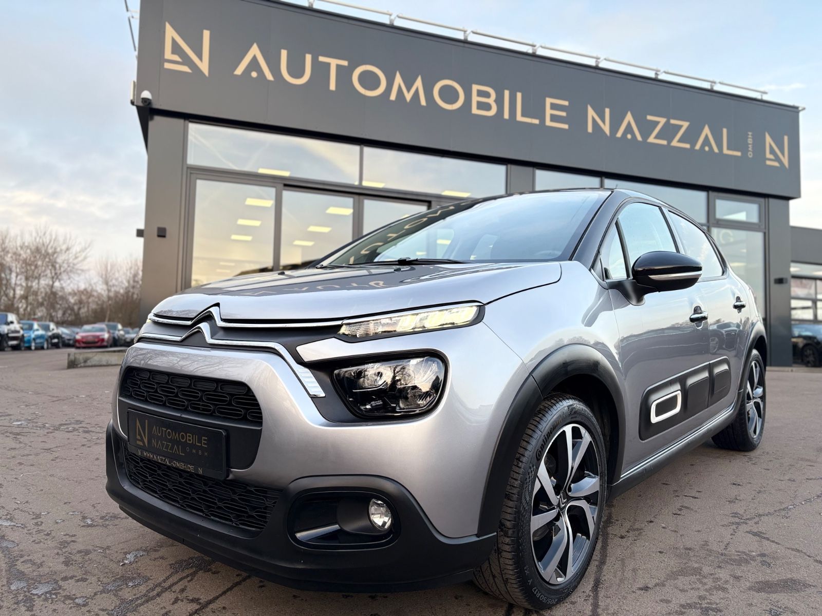 Fahrzeugabbildung Citroën C3 SHINE*STYLE PAKET*AUTOMATIK*KAMERA*NAVI*1.HD