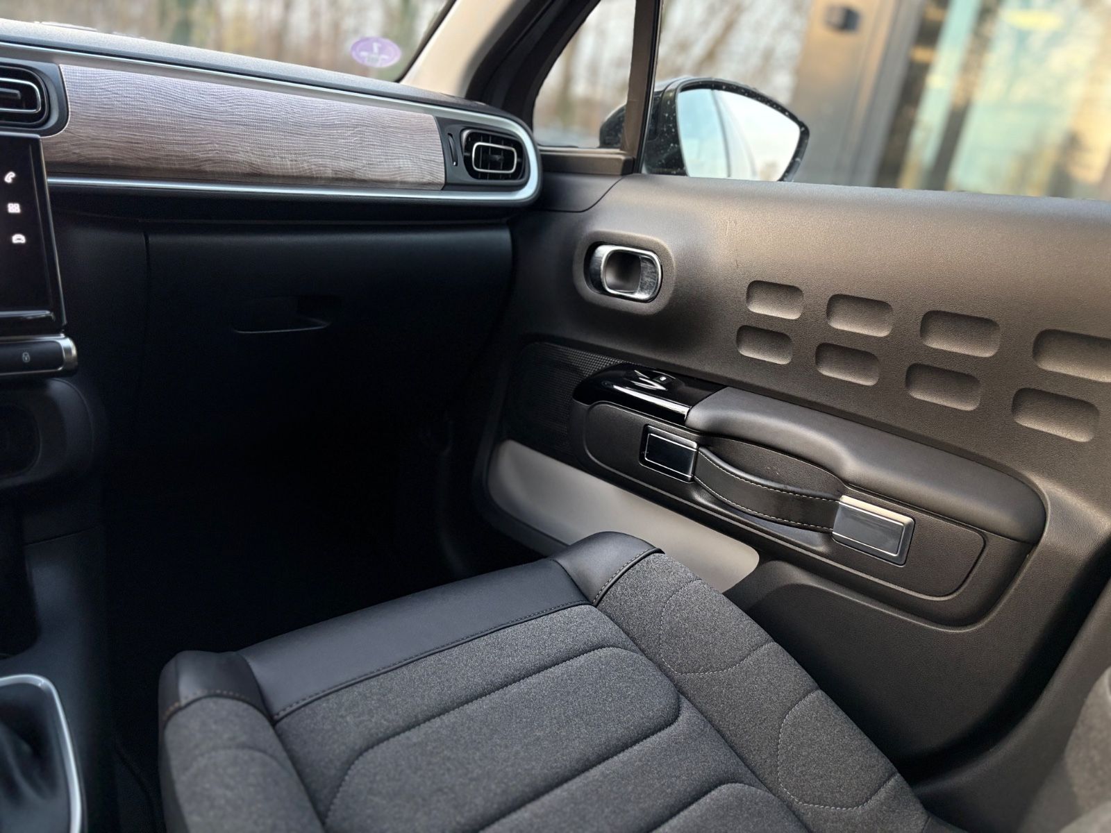 Fahrzeugabbildung Citroën C3 SHINE*STYLE PAKET*AUTOMATIK*KAMERA*NAVI*1.HD