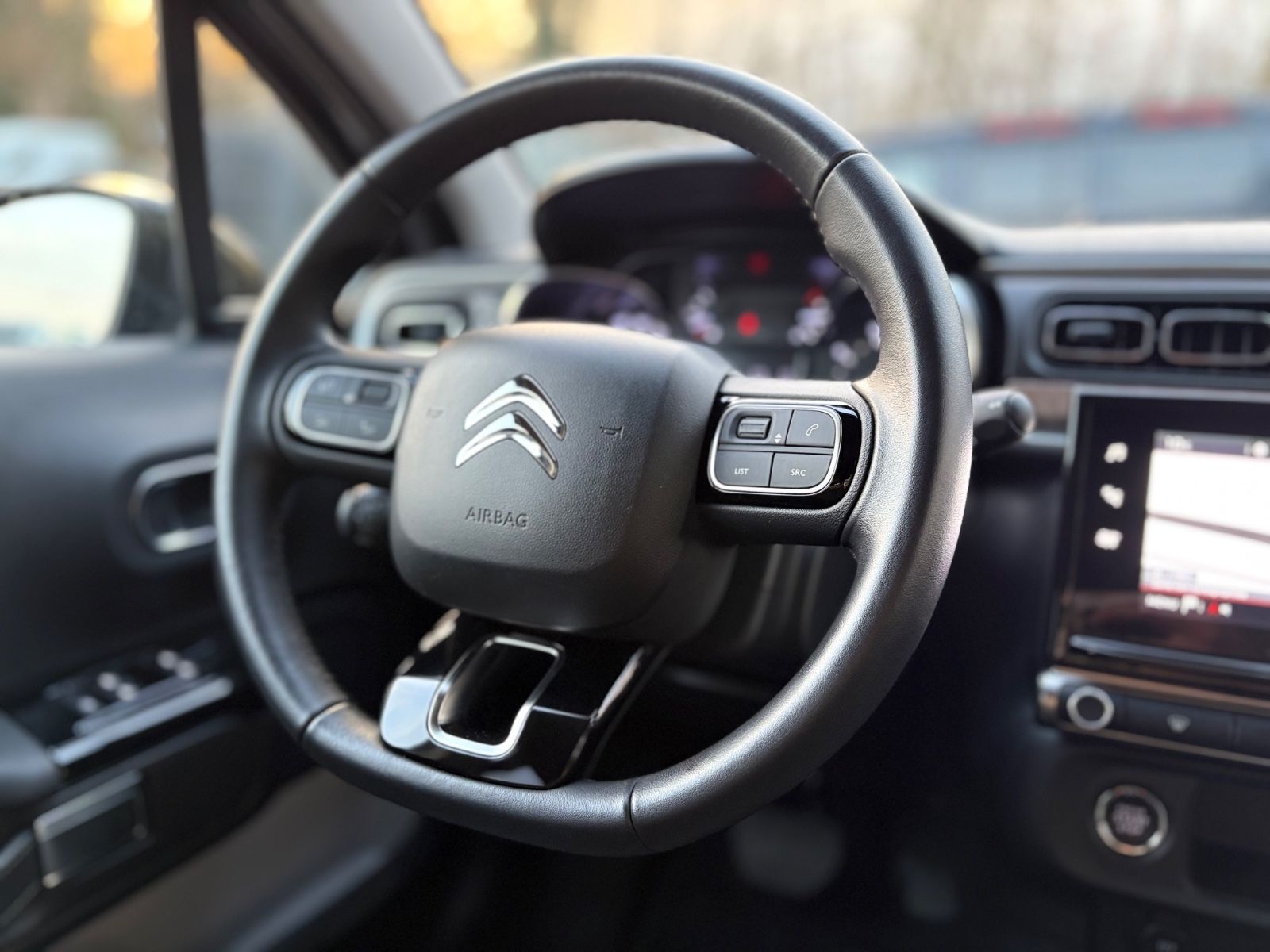 Fahrzeugabbildung Citroën C3 SHINE*STYLE PAKET*AUTOMATIK*KAMERA*NAVI*1.HD