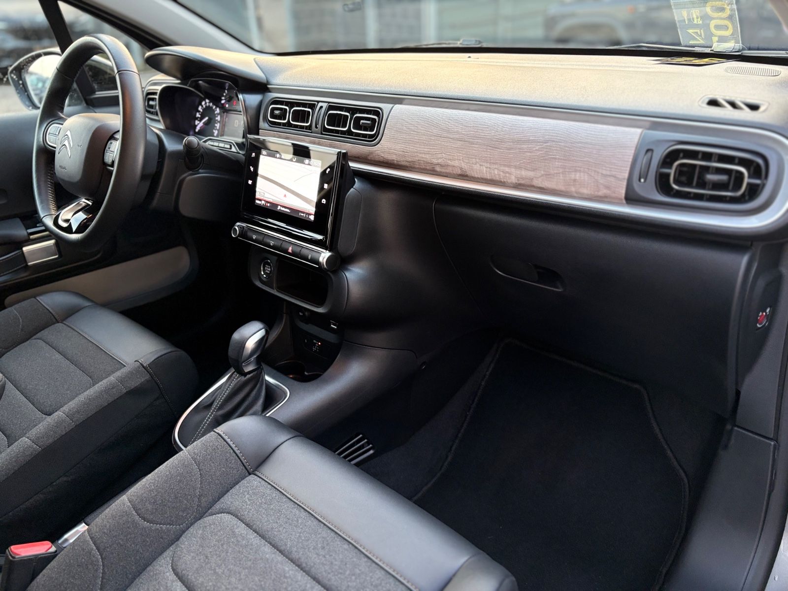 Fahrzeugabbildung Citroën C3 SHINE*STYLE PAKET*AUTOMATIK*KAMERA*NAVI*1.HD