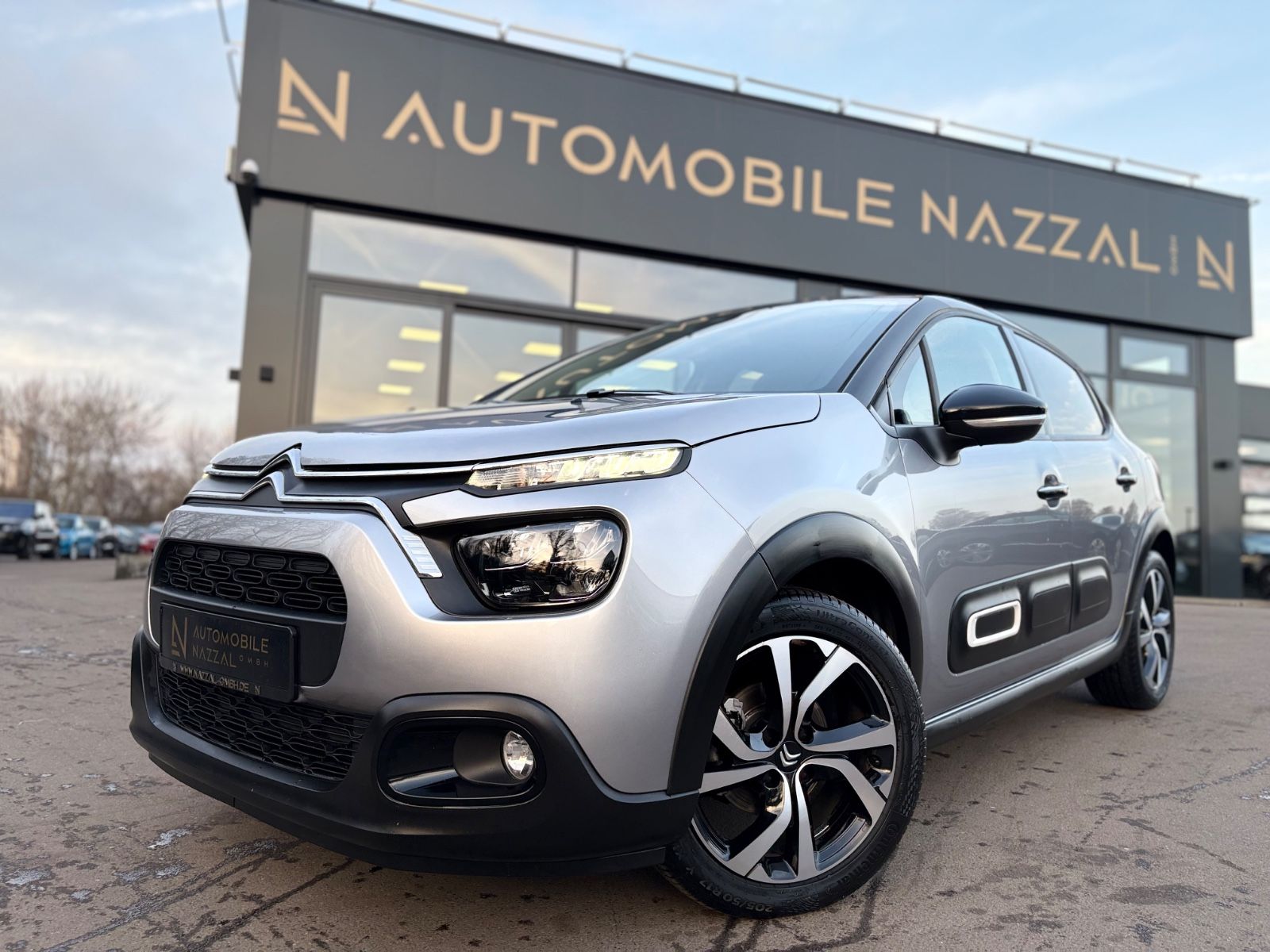 Fahrzeugabbildung Citroën C3 SHINE*STYLE PAKET*AUTOMATIK*KAMERA*NAVI*1.HD