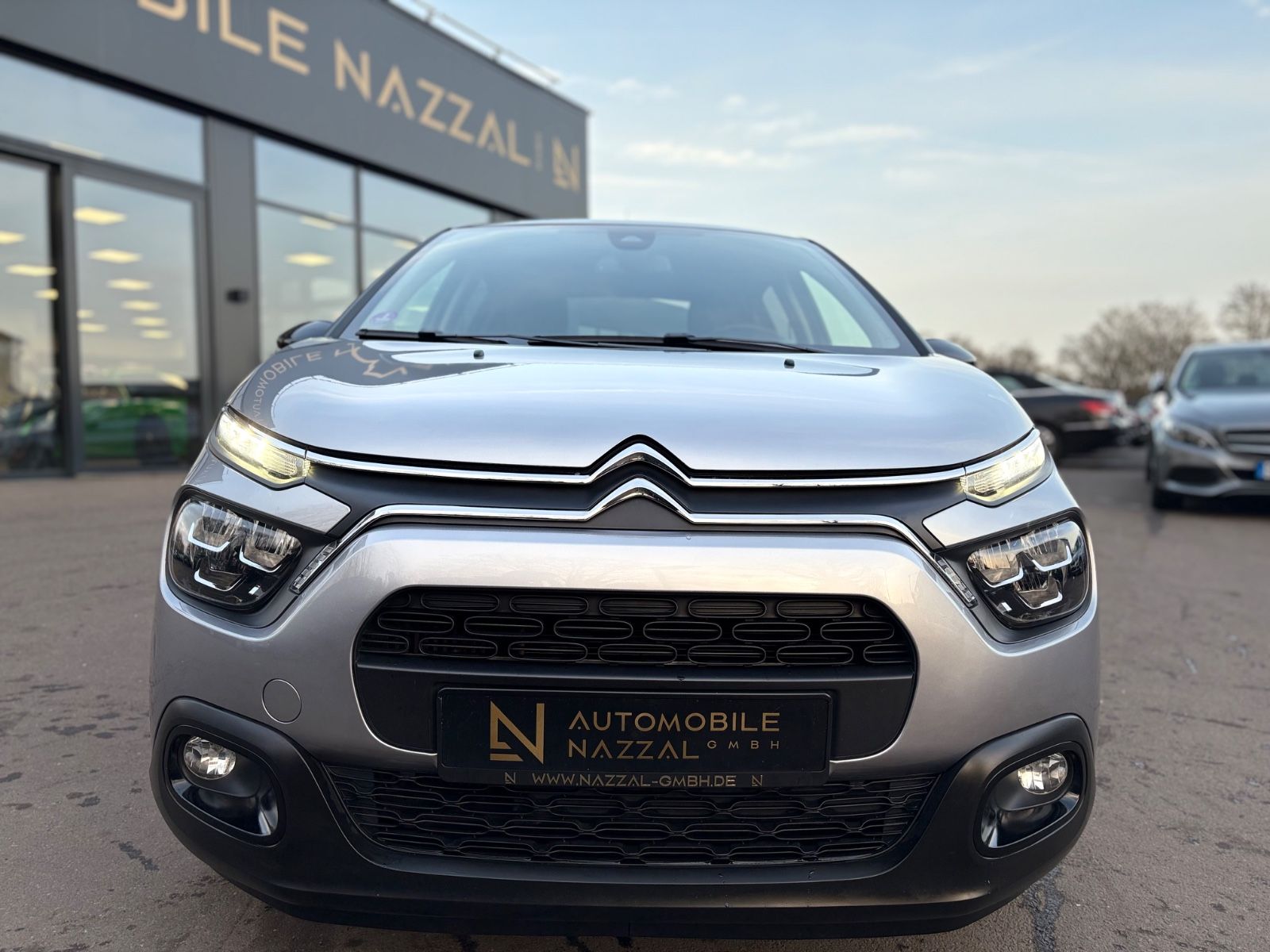 Fahrzeugabbildung Citroën C3 SHINE*STYLE PAKET*AUTOMATIK*KAMERA*NAVI*1.HD