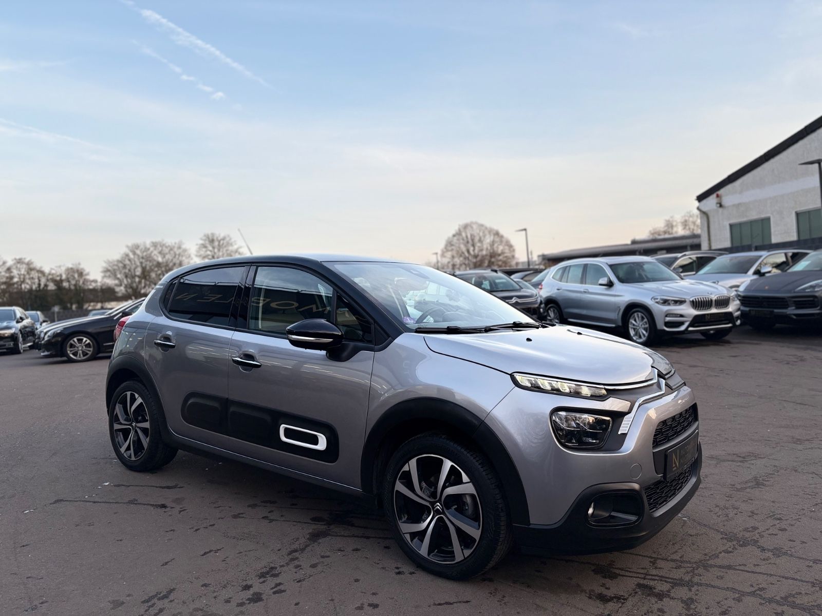 Fahrzeugabbildung Citroën C3 SHINE*STYLE PAKET*AUTOMATIK*KAMERA*NAVI*1.HD