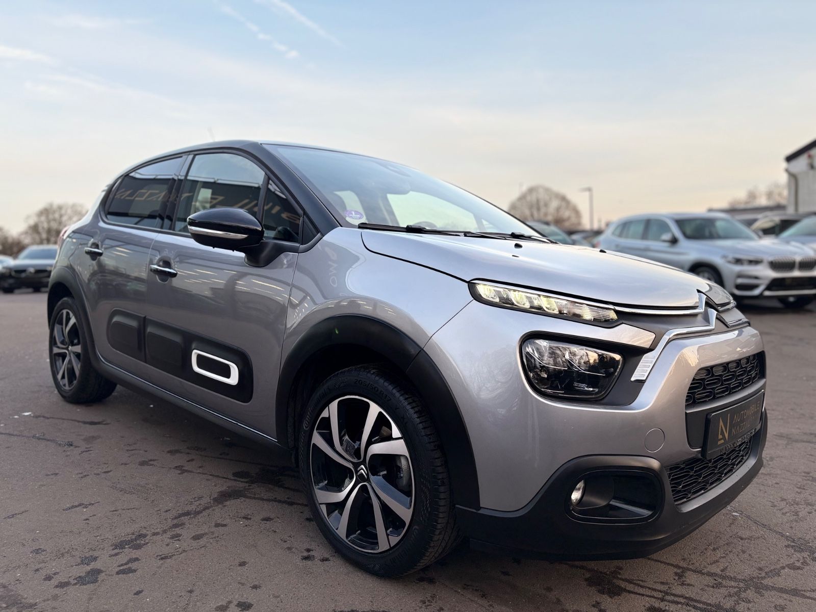 Fahrzeugabbildung Citroën C3 SHINE*STYLE PAKET*AUTOMATIK*KAMERA*NAVI*1.HD