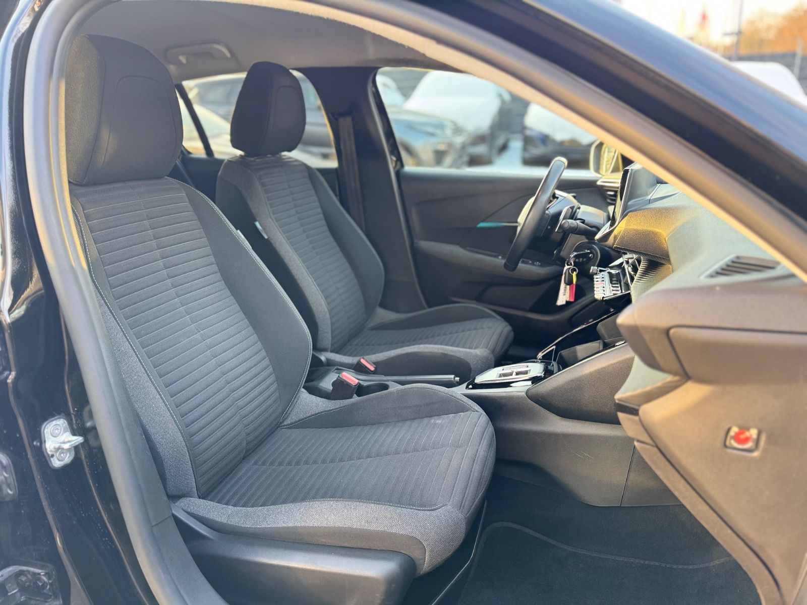 Fahrzeugabbildung Peugeot 208 STYLE PAKET*AUTOMATIK*LED*NAVI*R-KAMERA*