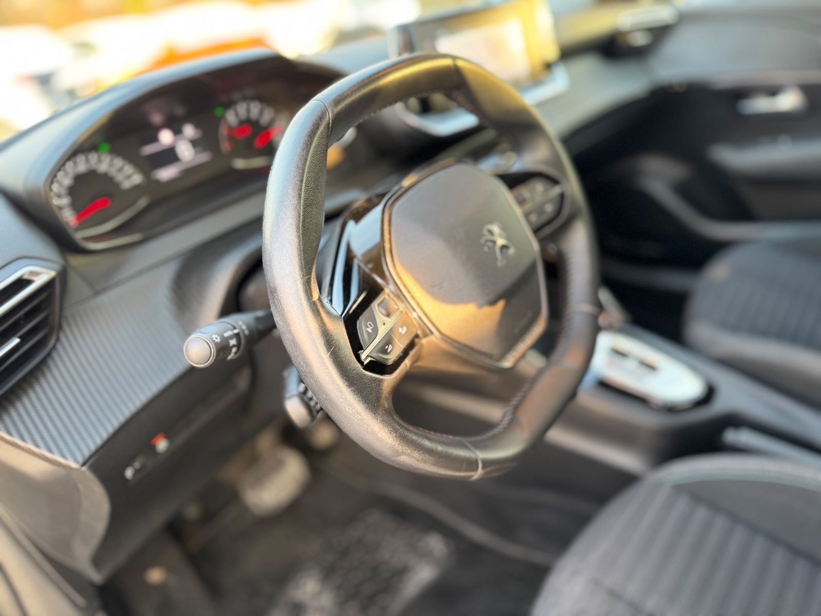 Fahrzeugabbildung Peugeot 208 STYLE PAKET*AUTOMATIK*LED*NAVI*R-KAMERA*