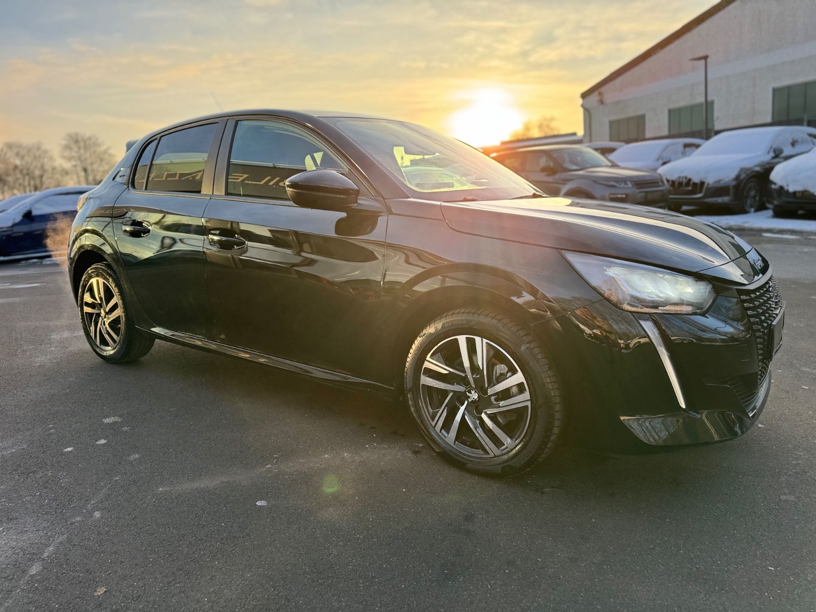 Fahrzeugabbildung Peugeot 208 STYLE PAKET*AUTOMATIK*LED*NAVI*R-KAMERA*