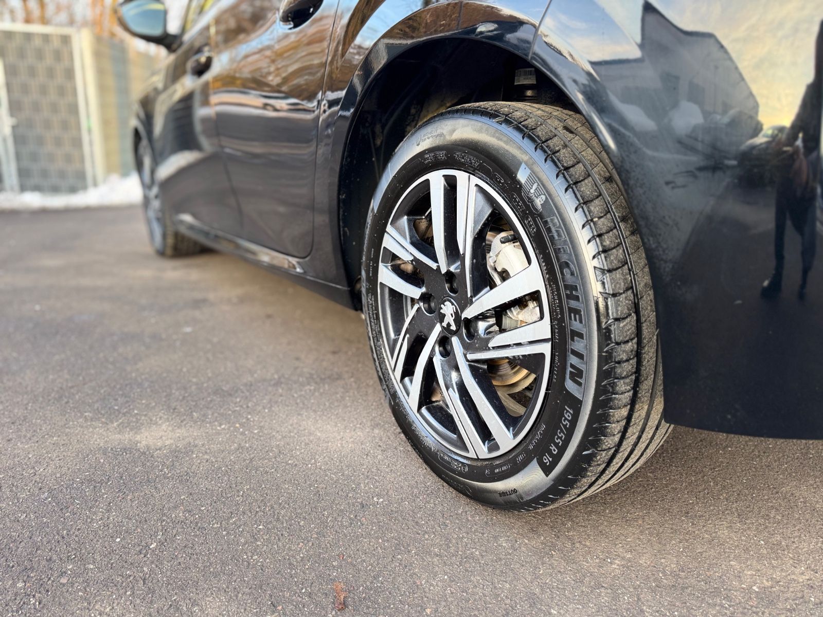 Fahrzeugabbildung Peugeot 208 STYLE PAKET*AUTOMATIK*LED*NAVI*R-KAMERA*