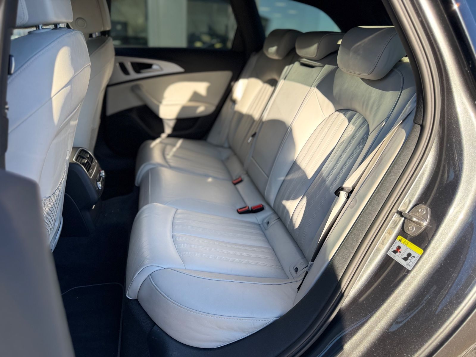 Fahrzeugabbildung Audi A6 AVANT 3.0 TDI QUATTRO*S-LINE*LED*2.HD*LUFT*