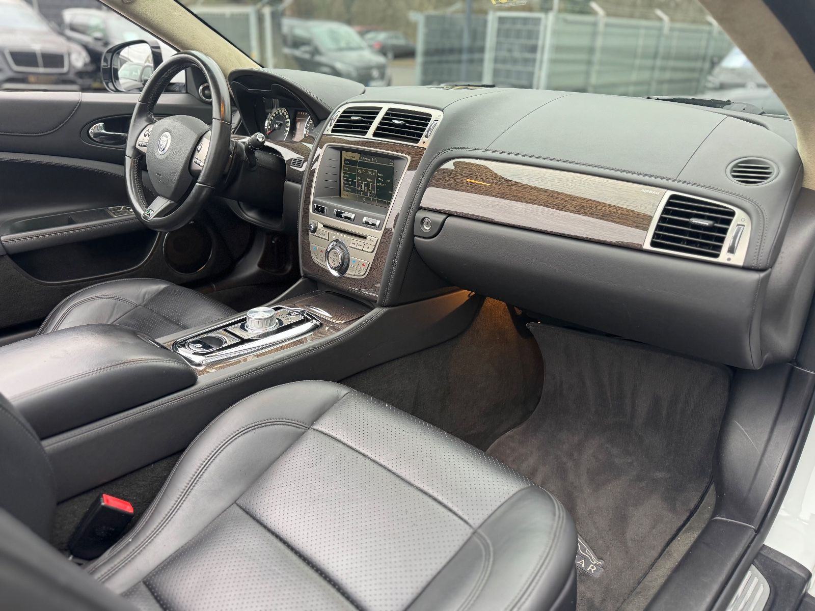 Fahrzeugabbildung Jaguar XKR CABRIO 5.0 V8 KOMPRESSOR *B&W*LEDER*NAVI*