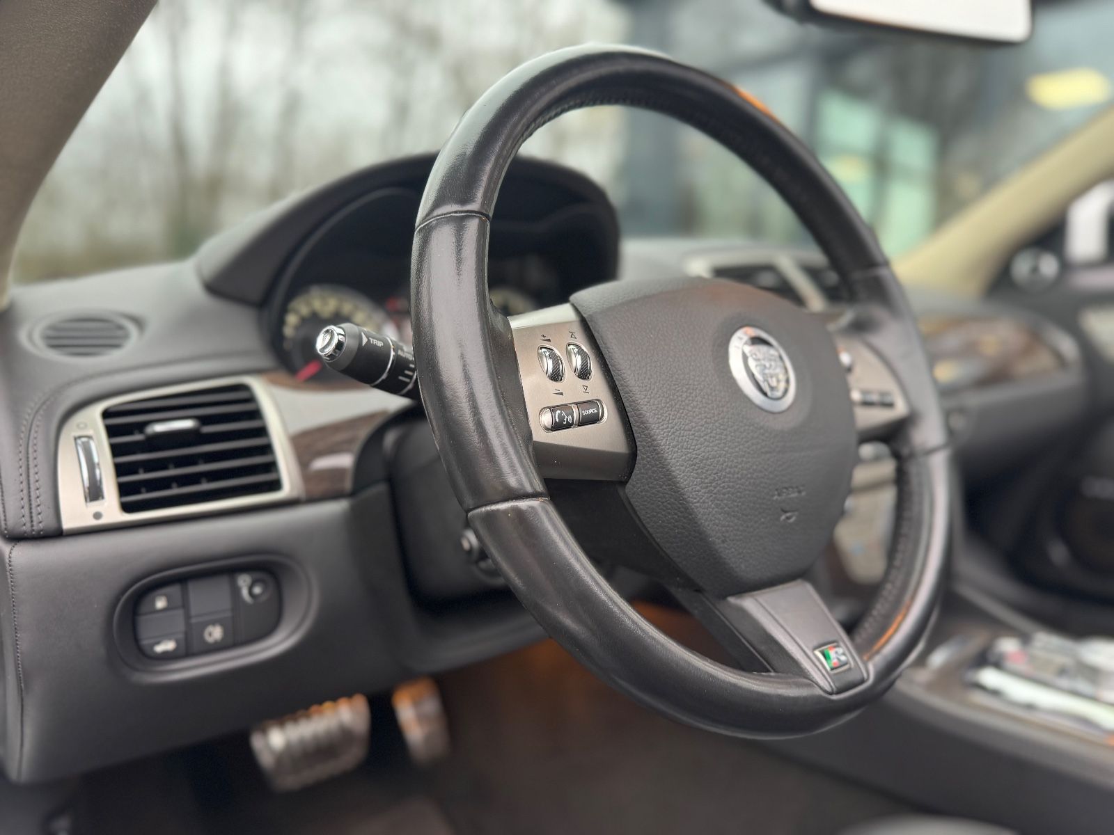 Fahrzeugabbildung Jaguar XKR CABRIO 5.0 V8 KOMPRESSOR *B&W*LEDER*NAVI*