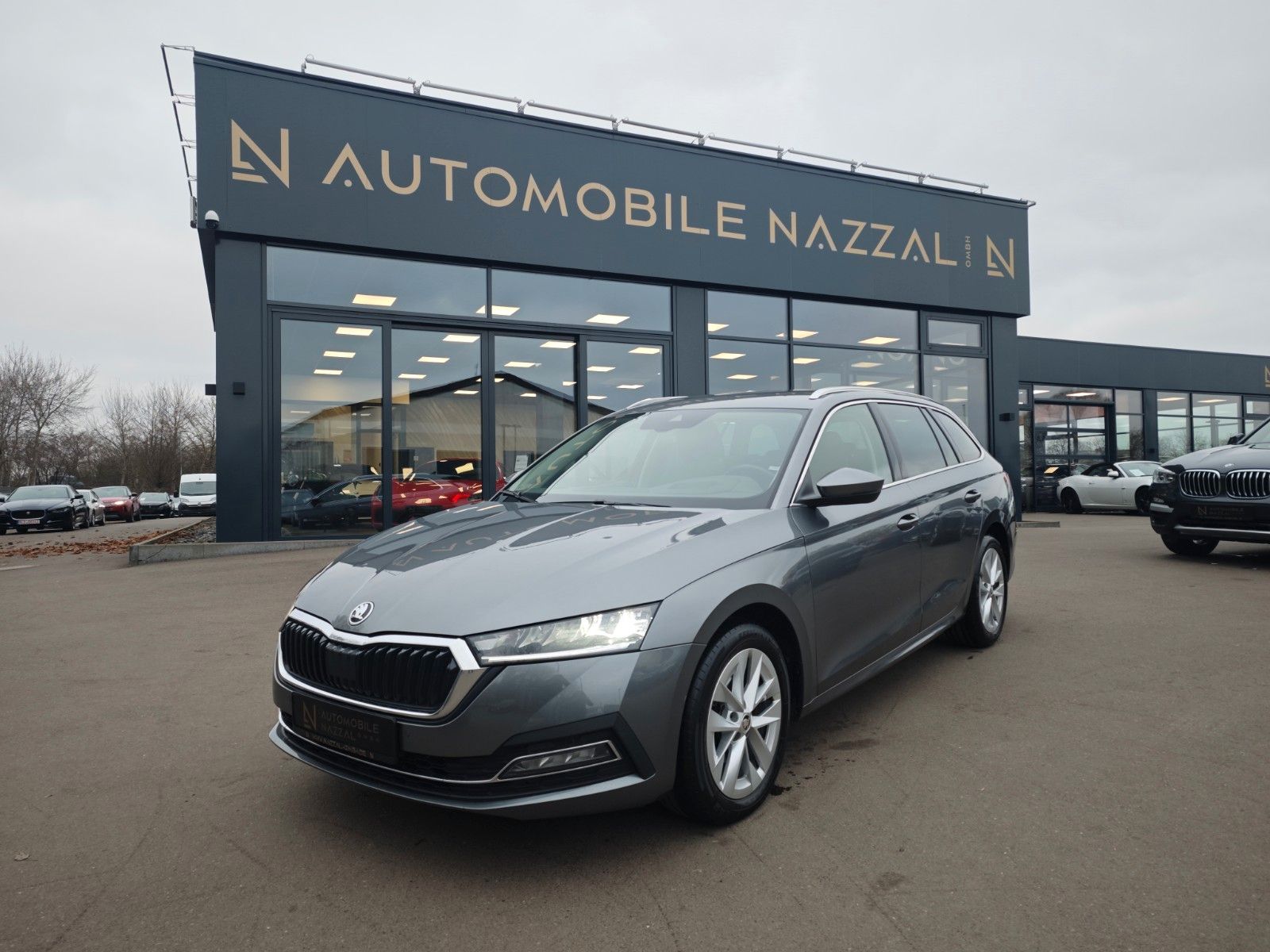 SKODA OCTAVIA*APPLE CAR*NAVI*SHZ*VOLL LED*VIRTUAL*
