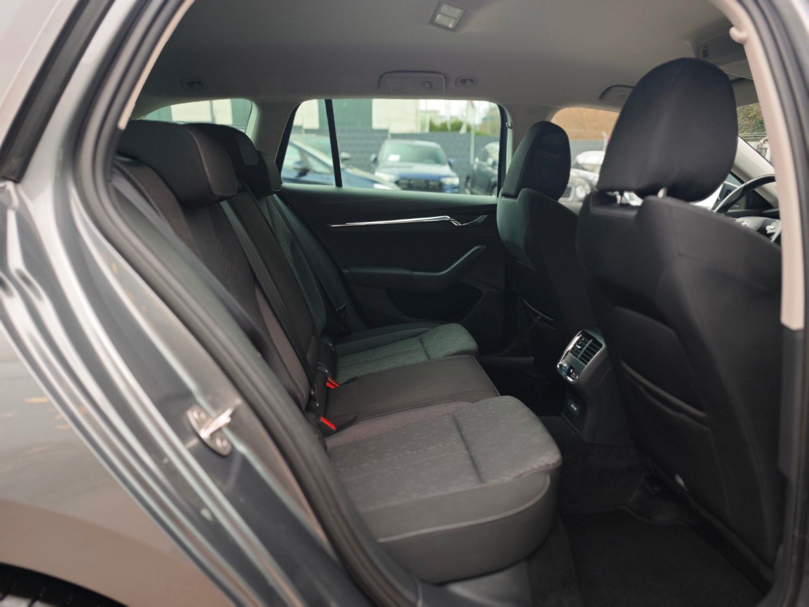 Fahrzeugabbildung SKODA OCTAVIA*APPLE CAR*NAVI*SHZ*VOLL LED*VIRTUAL*