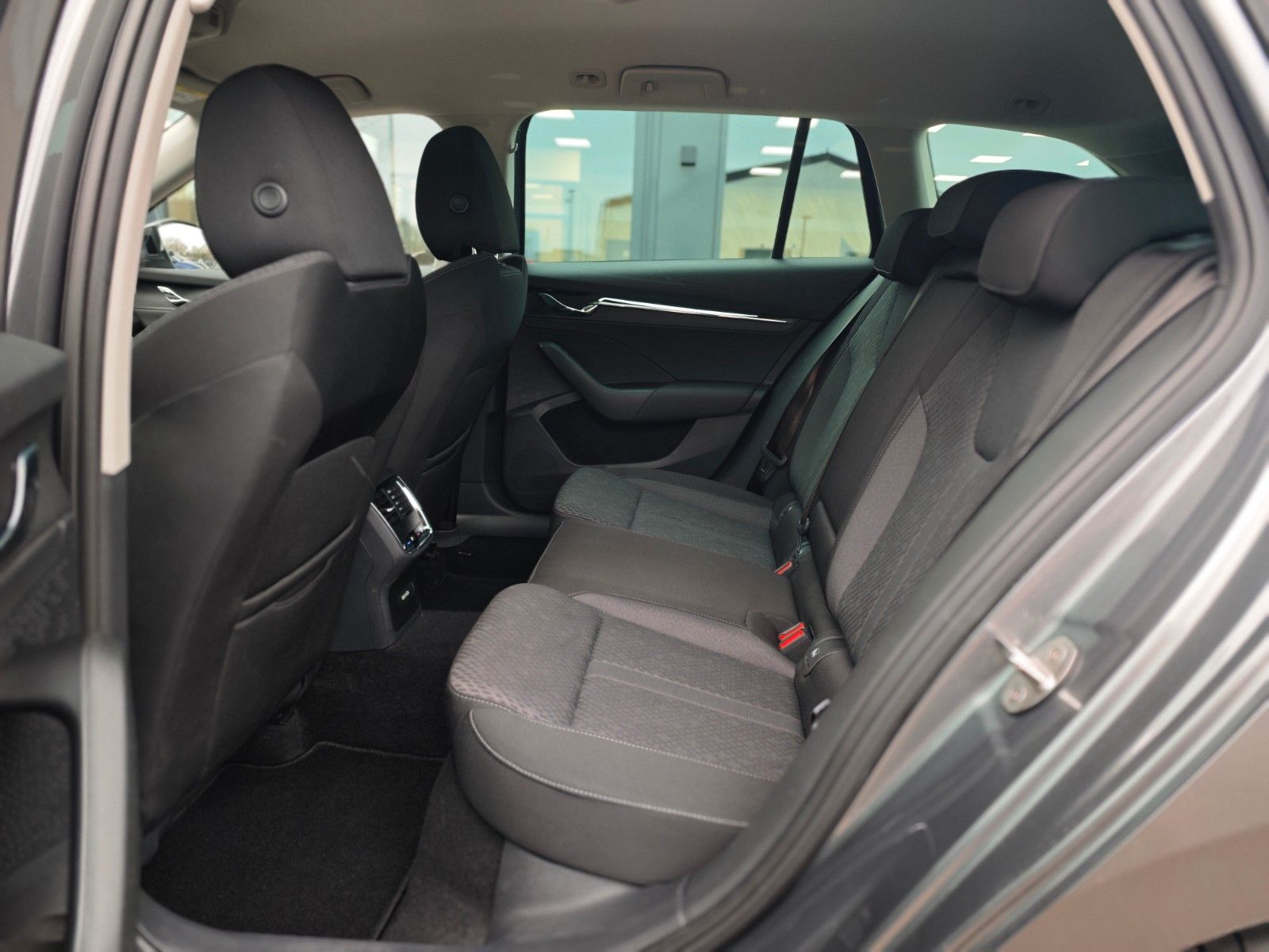 Fahrzeugabbildung SKODA OCTAVIA*APPLE CAR*NAVI*SHZ*VOLL LED*VIRTUAL*