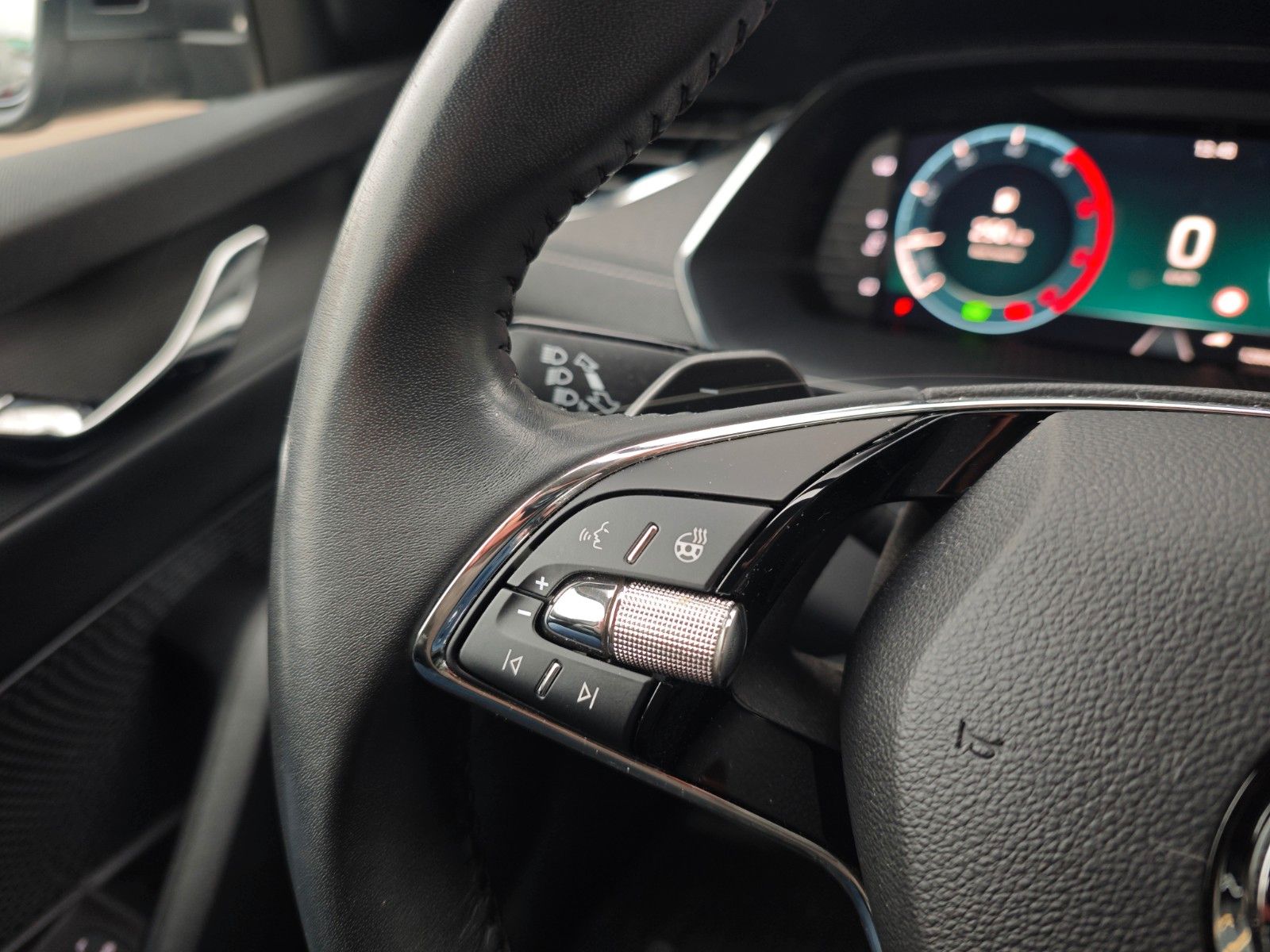 Fahrzeugabbildung SKODA OCTAVIA*APPLE CAR*NAVI*SHZ*VOLL LED*VIRTUAL*