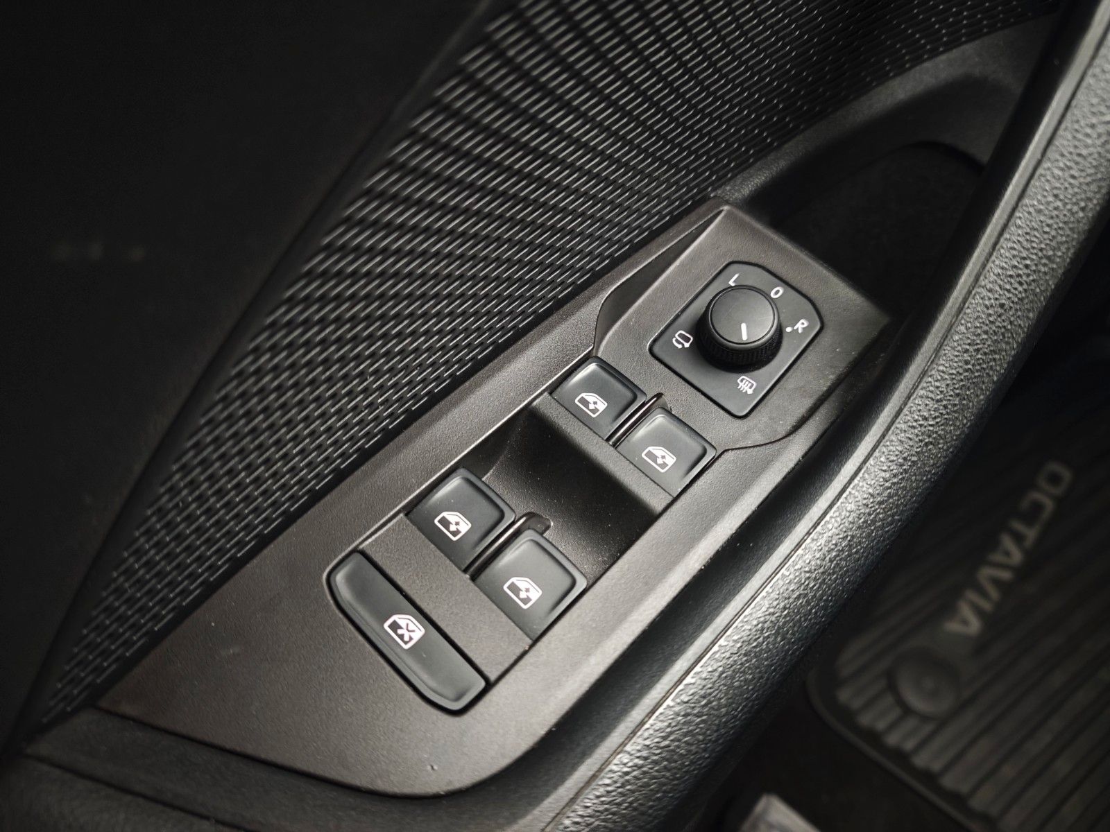 Fahrzeugabbildung SKODA OCTAVIA*APPLE CAR*NAVI*SHZ*VOLL LED*VIRTUAL*