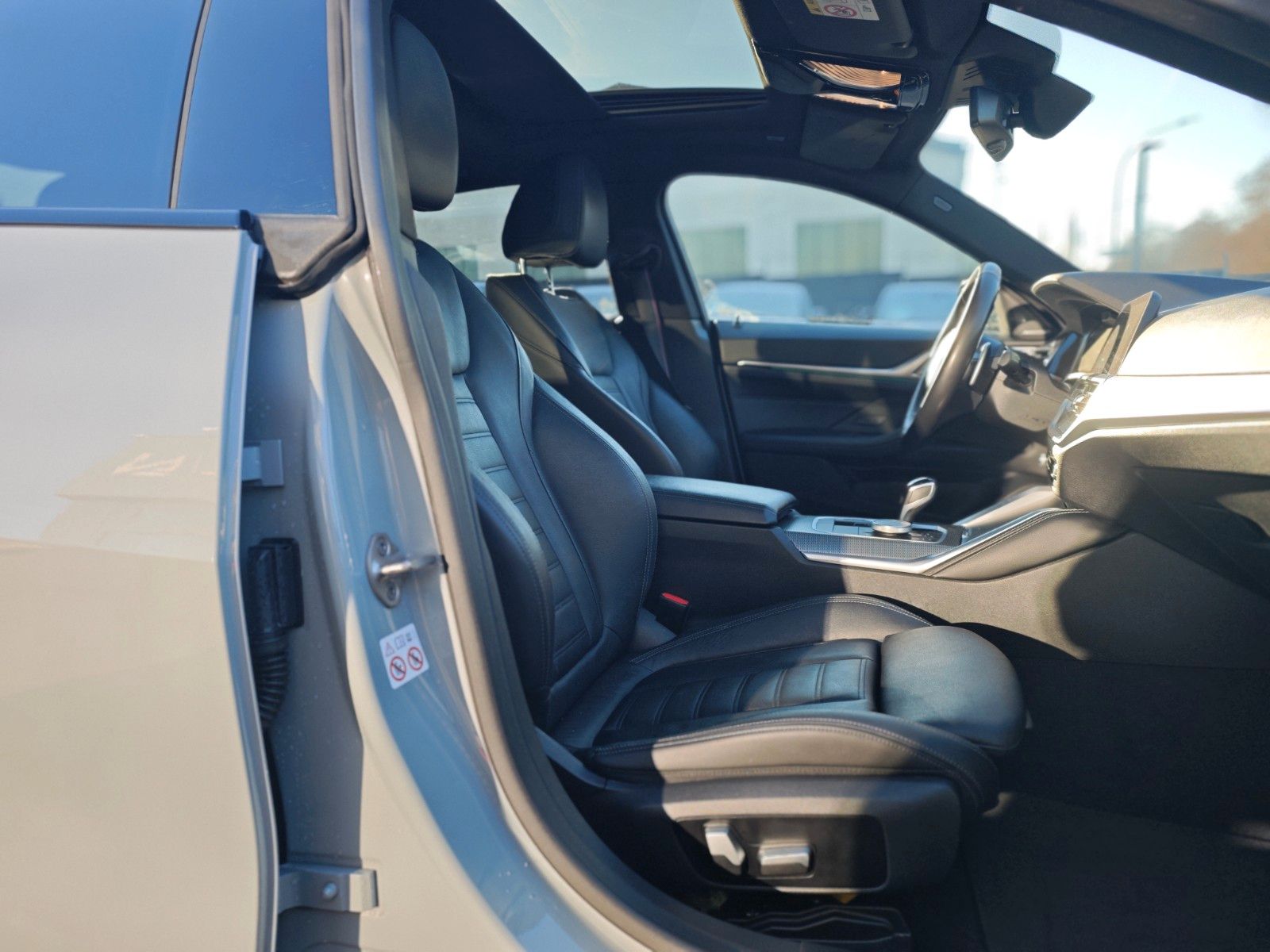 Fahrzeugabbildung BMW M440 i xDrive*EL.SD*SHADOW*BMW LIVE*LEDER*KREIDE