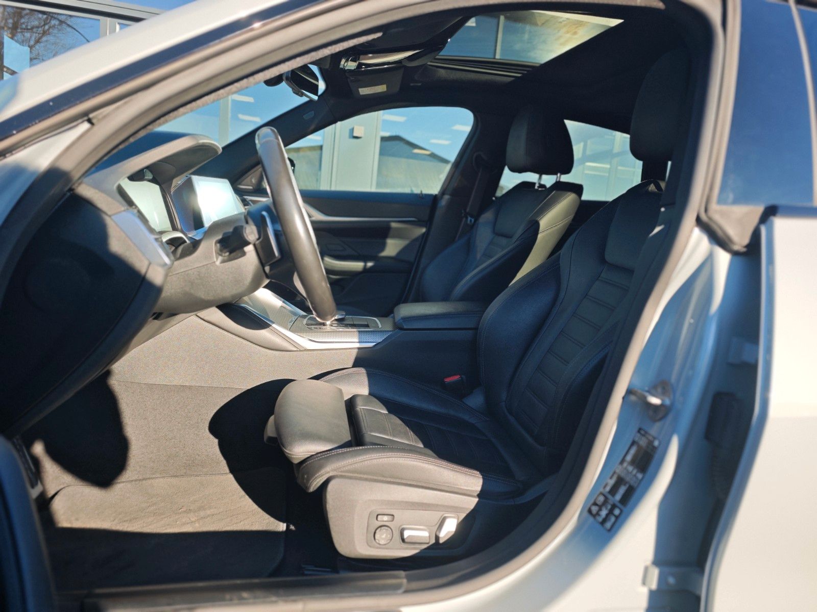 Fahrzeugabbildung BMW M440 i xDrive*EL.SD*SHADOW*BMW LIVE*LEDER*KREIDE