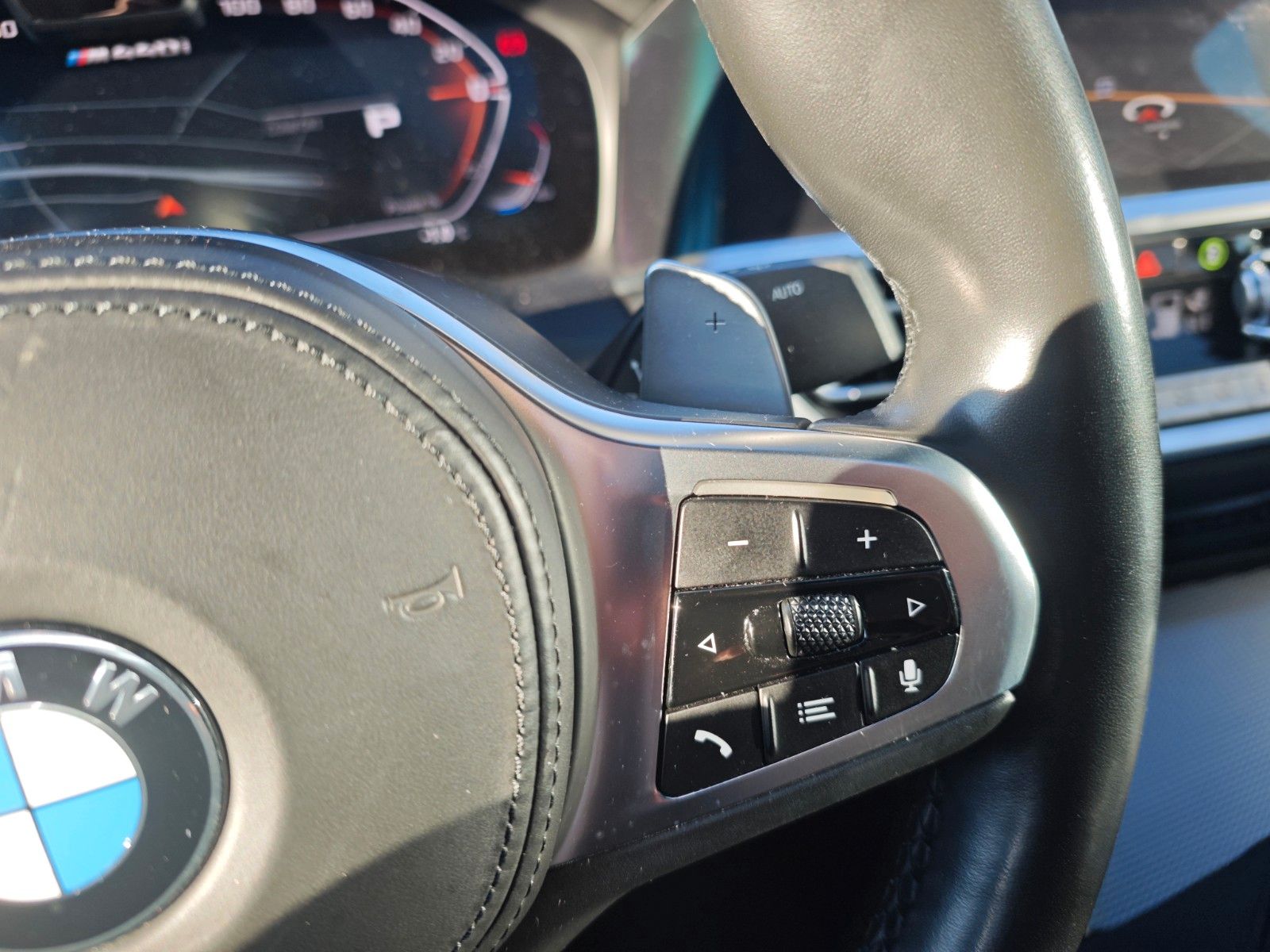 Fahrzeugabbildung BMW M440 i xDrive*EL.SD*SHADOW*BMW LIVE*LEDER*KREIDE