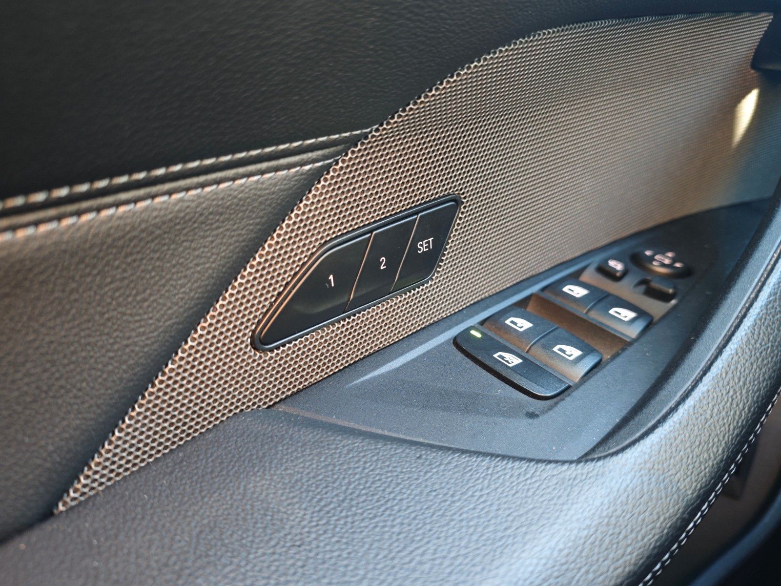 Fahrzeugabbildung BMW M440 i xDrive*EL.SD*SHADOW*BMW LIVE*LEDER*KREIDE