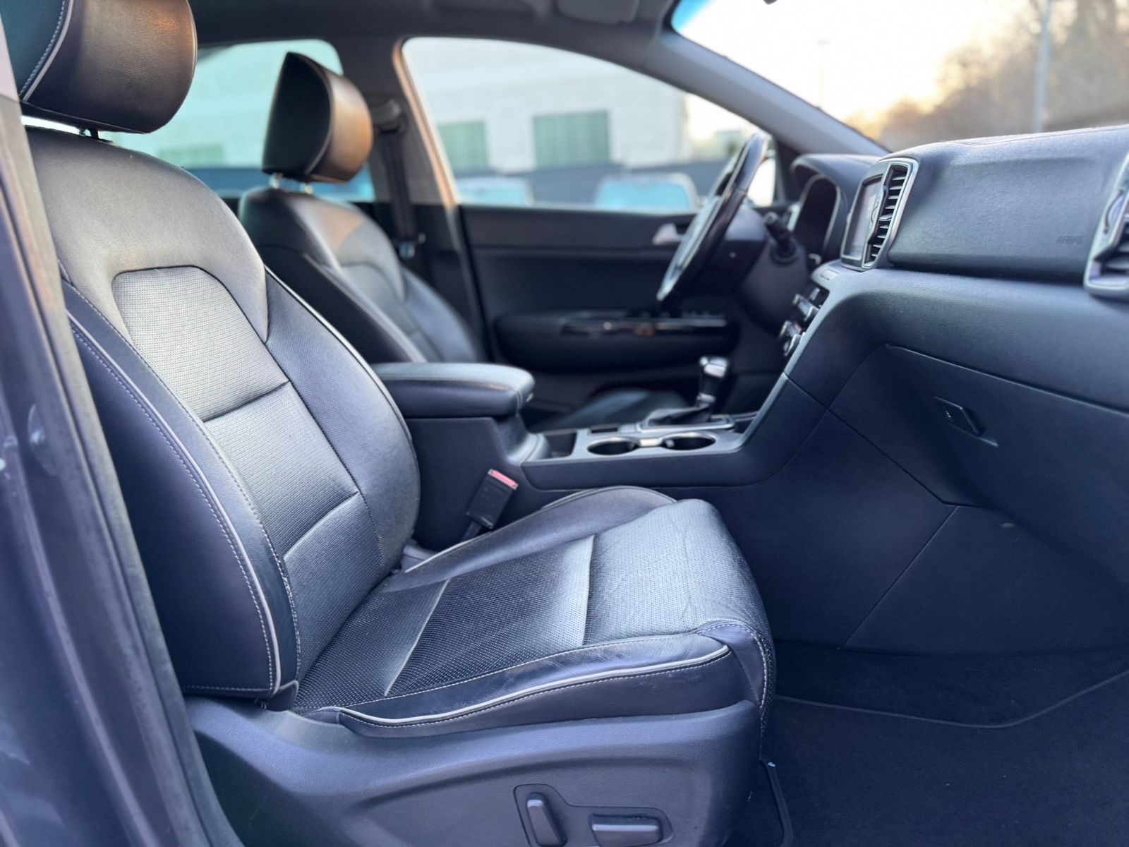 Fahrzeugabbildung Kia SPORTAGE STYLE PAKET*AUT*PANO*LEDER*KAMERA*2.HD*