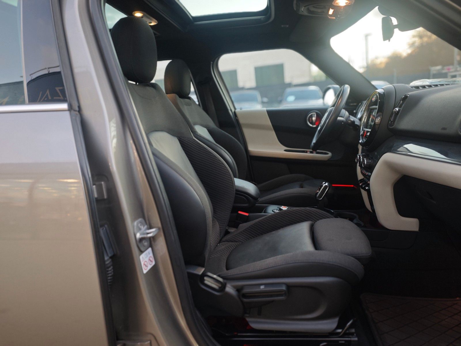 Fahrzeugabbildung MINI COOPER COUNTRYMAN *AUT*FACELIFT*PANO*NAVI*2.HD