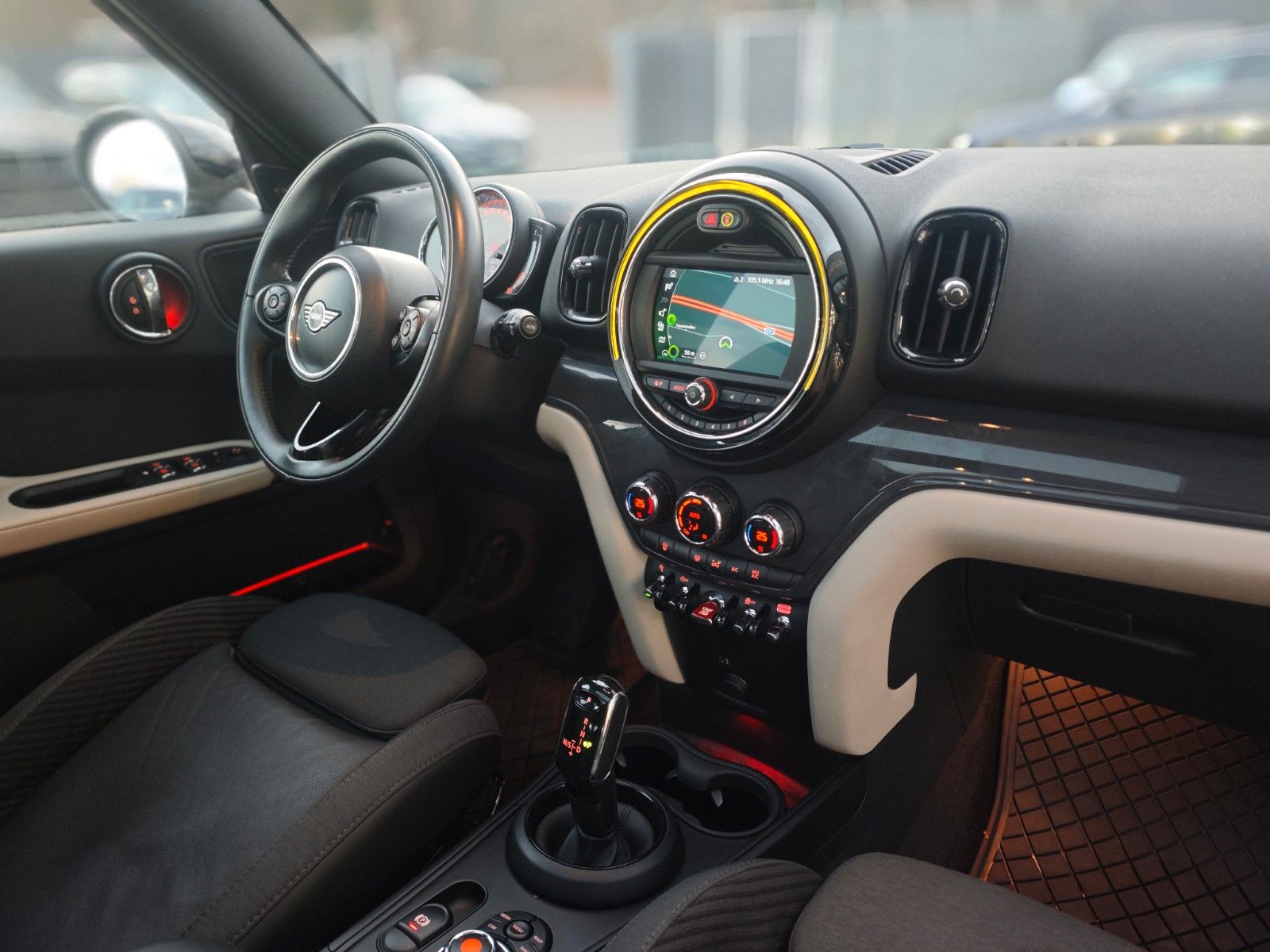 Fahrzeugabbildung MINI COOPER COUNTRYMAN *AUT*FACELIFT*PANO*NAVI*2.HD