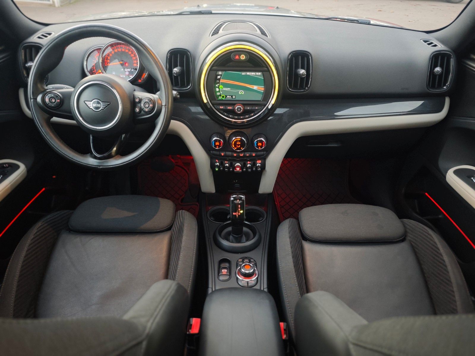 Fahrzeugabbildung MINI COOPER COUNTRYMAN *AUT*FACELIFT*PANO*NAVI*2.HD