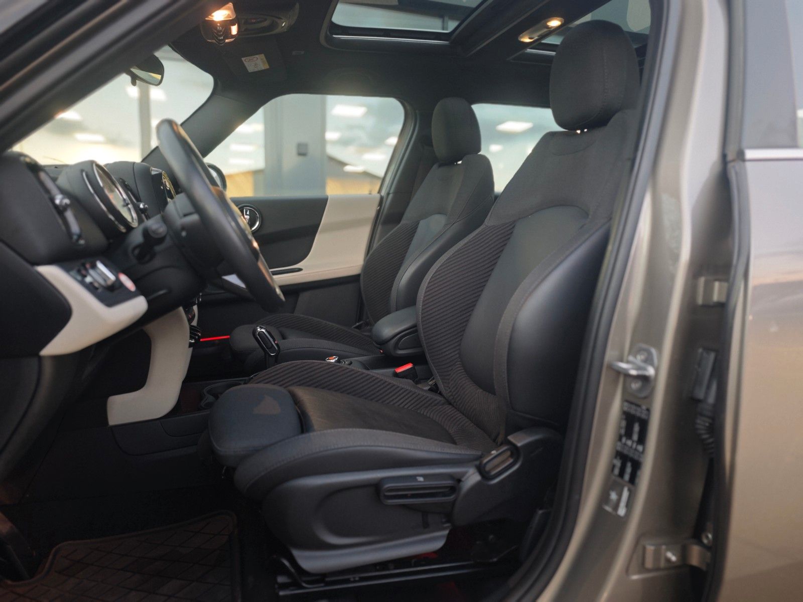 Fahrzeugabbildung MINI COOPER COUNTRYMAN *AUT*FACELIFT*PANO*NAVI*2.HD