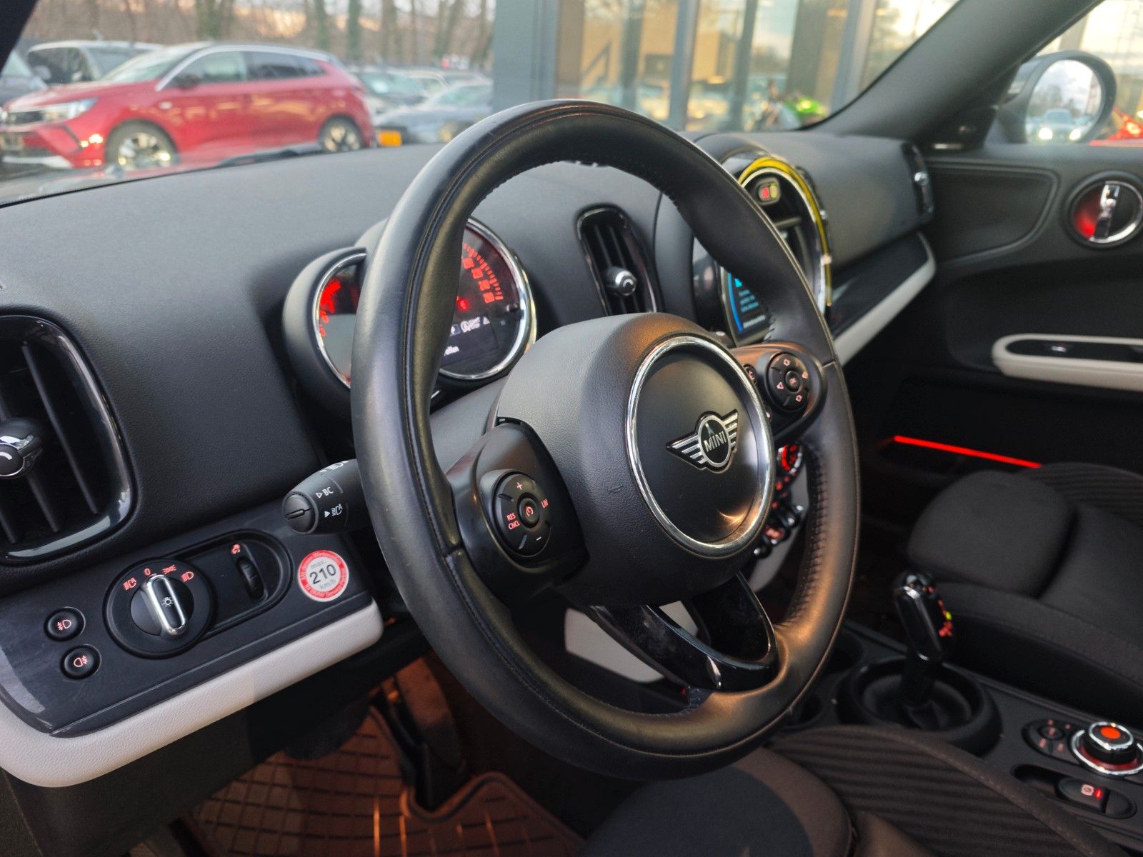 Fahrzeugabbildung MINI COOPER COUNTRYMAN *AUT*FACELIFT*PANO*NAVI*2.HD