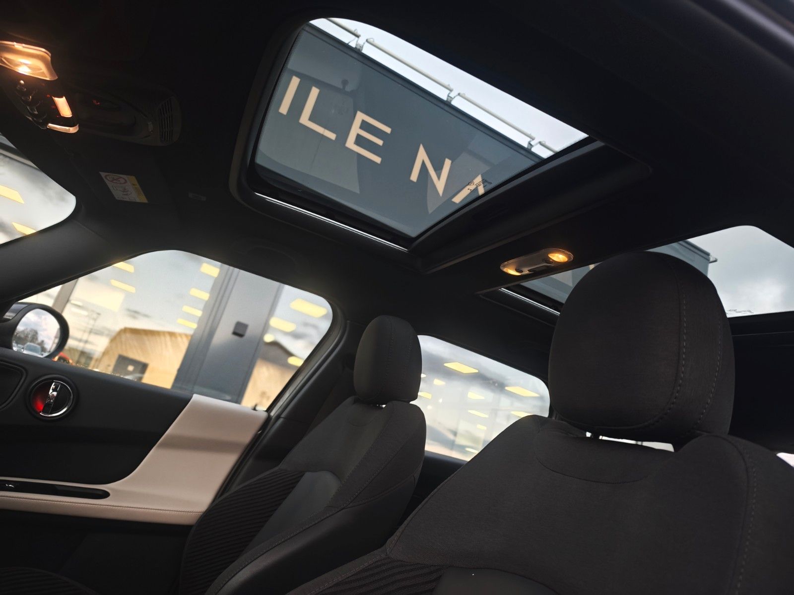 Fahrzeugabbildung MINI COOPER COUNTRYMAN *AUT*FACELIFT*PANO*NAVI*2.HD