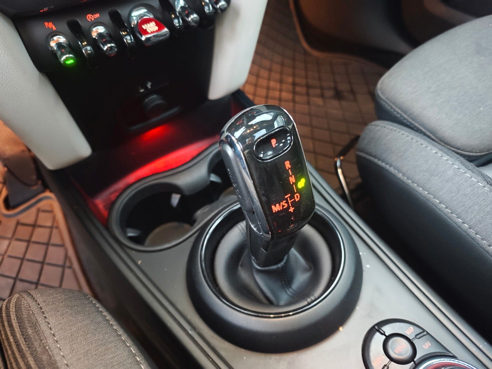 Fahrzeugabbildung MINI COOPER COUNTRYMAN *AUT*FACELIFT*PANO*NAVI*2.HD