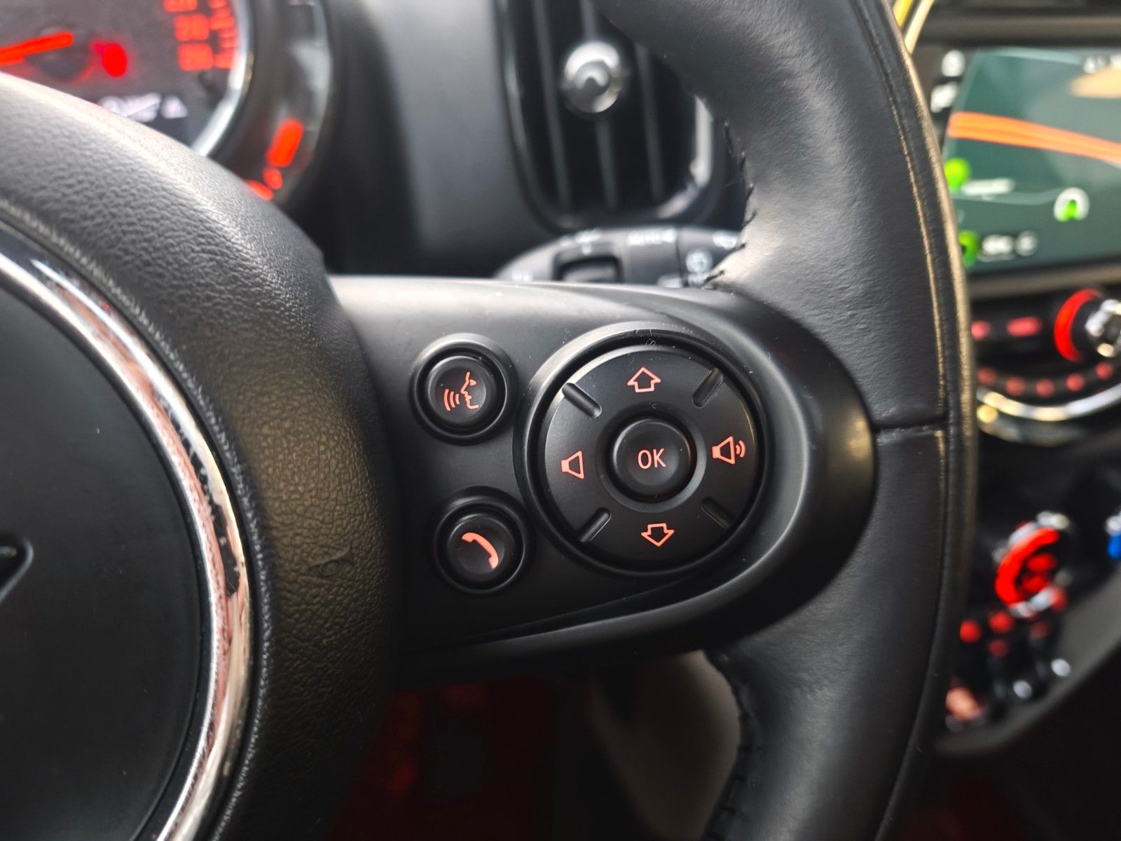 Fahrzeugabbildung MINI COOPER COUNTRYMAN *AUT*FACELIFT*PANO*NAVI*2.HD