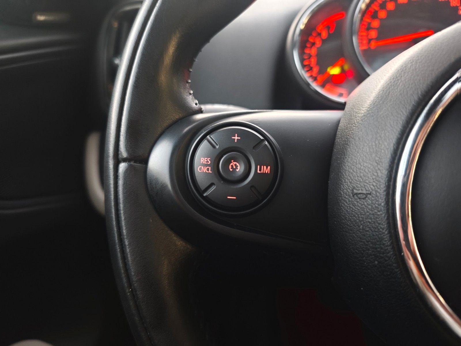 Fahrzeugabbildung MINI COOPER COUNTRYMAN *AUT*FACELIFT*PANO*NAVI*2.HD