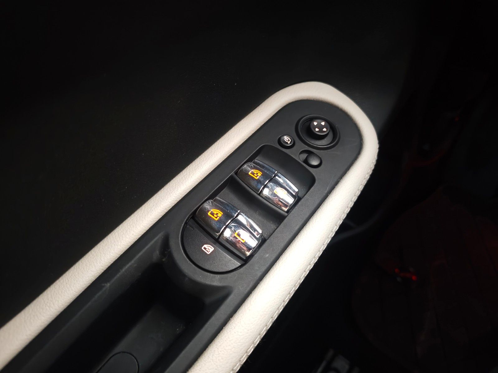 Fahrzeugabbildung MINI COOPER COUNTRYMAN *AUT*FACELIFT*PANO*NAVI*2.HD