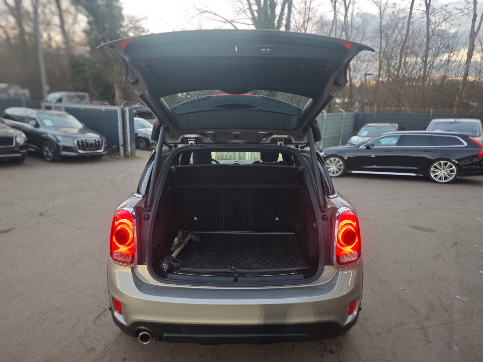 Fahrzeugabbildung MINI COOPER COUNTRYMAN *AUT*FACELIFT*PANO*NAVI*2.HD