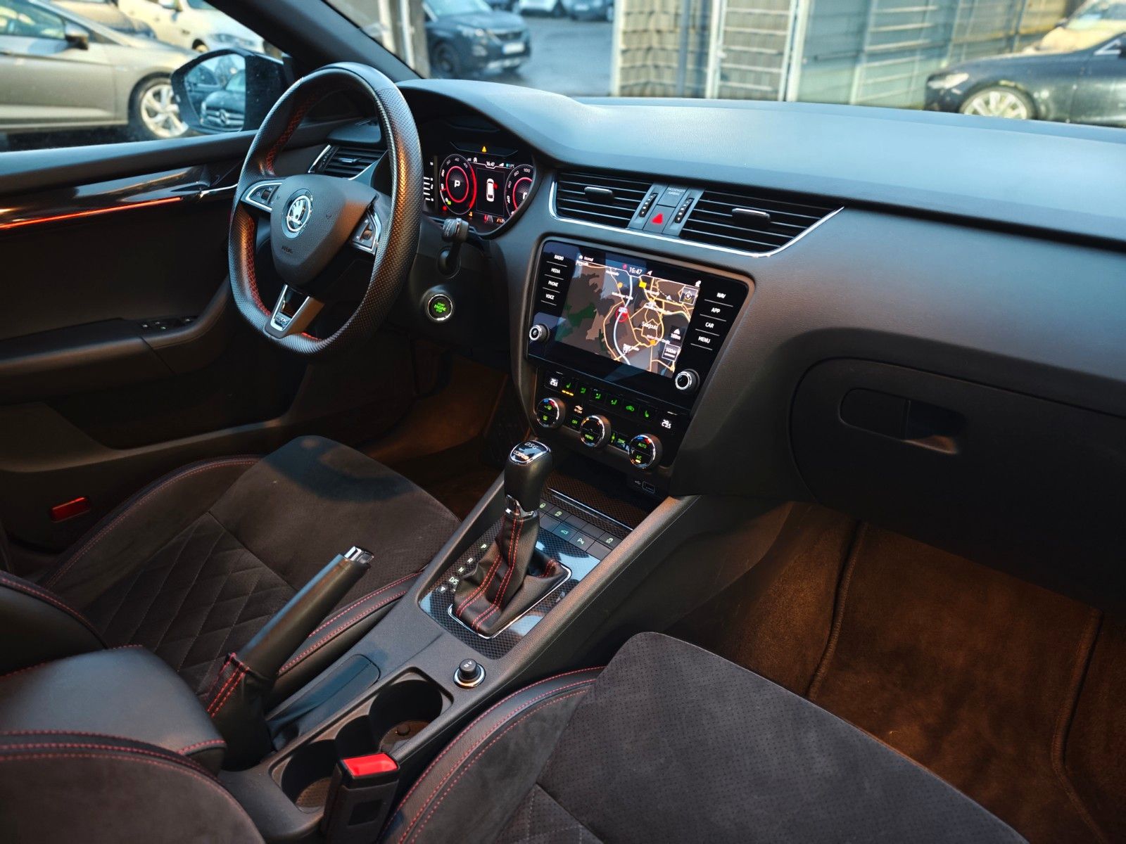 Fahrzeugabbildung SKODA OCTAVIA RS 4X4*AUT*SCHALENSITZE*KAMERA*4XSHZ*