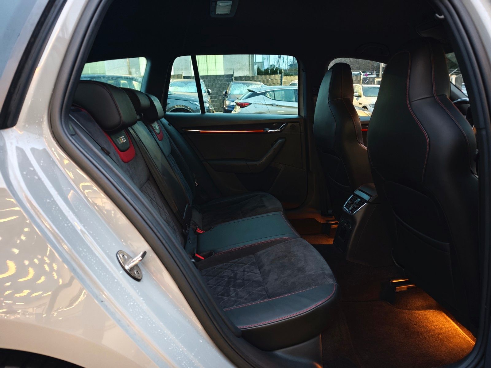 Fahrzeugabbildung SKODA OCTAVIA RS 4X4*AUT*SCHALENSITZE*KAMERA*4XSHZ*