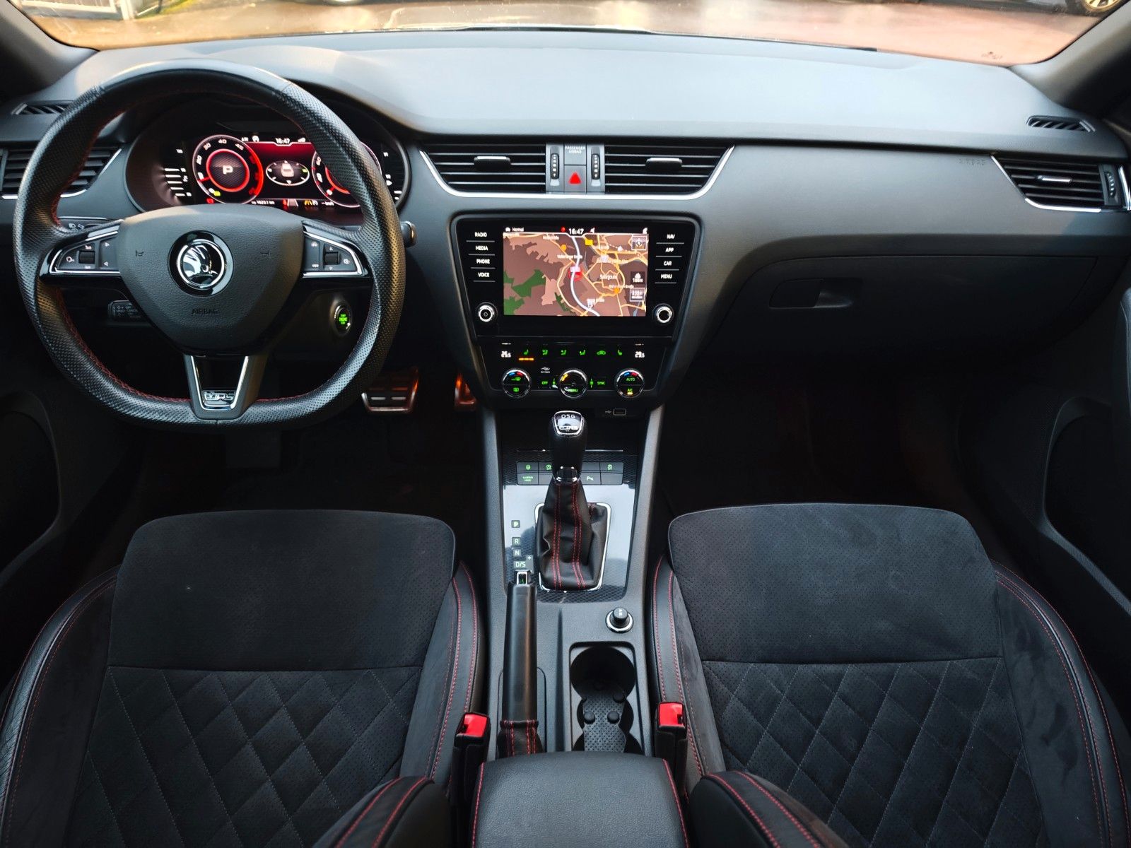 Fahrzeugabbildung SKODA OCTAVIA RS 4X4*AUT*SCHALENSITZE*KAMERA*4XSHZ*